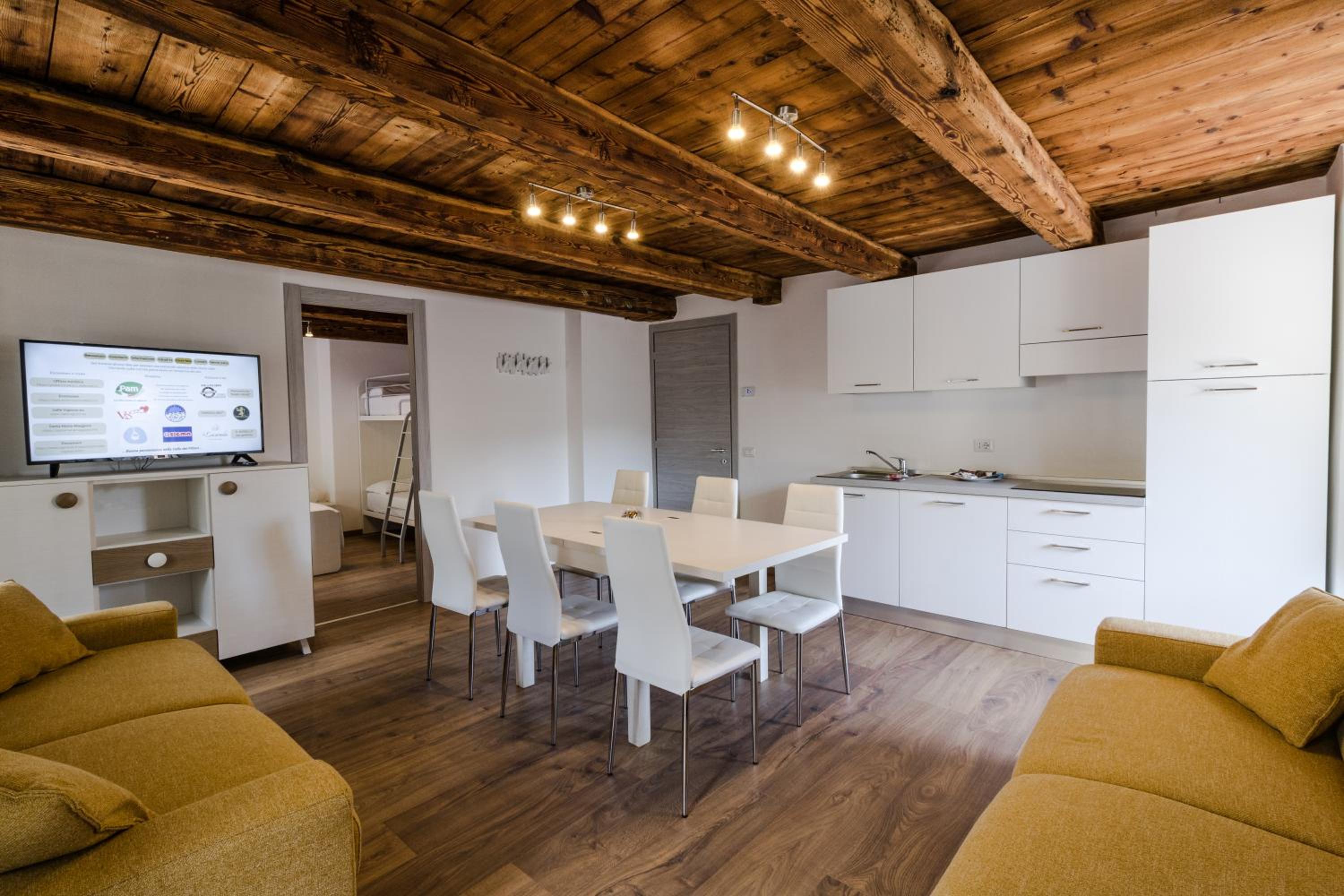 Apartment with Balcony - Photo 3