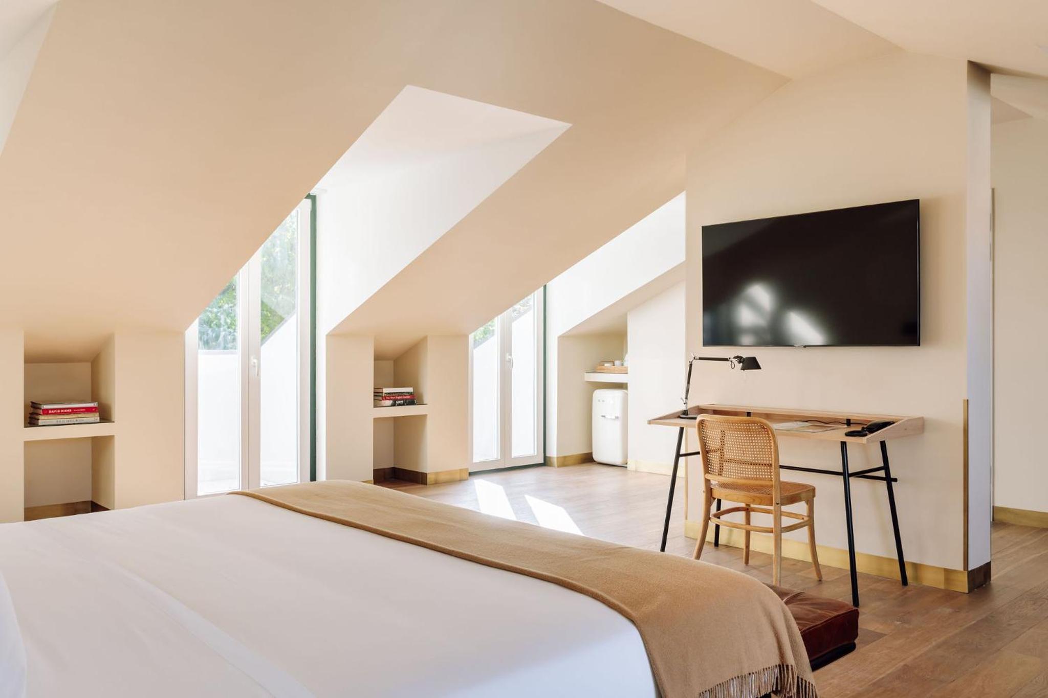 Deluxe Attic Suite photo 2