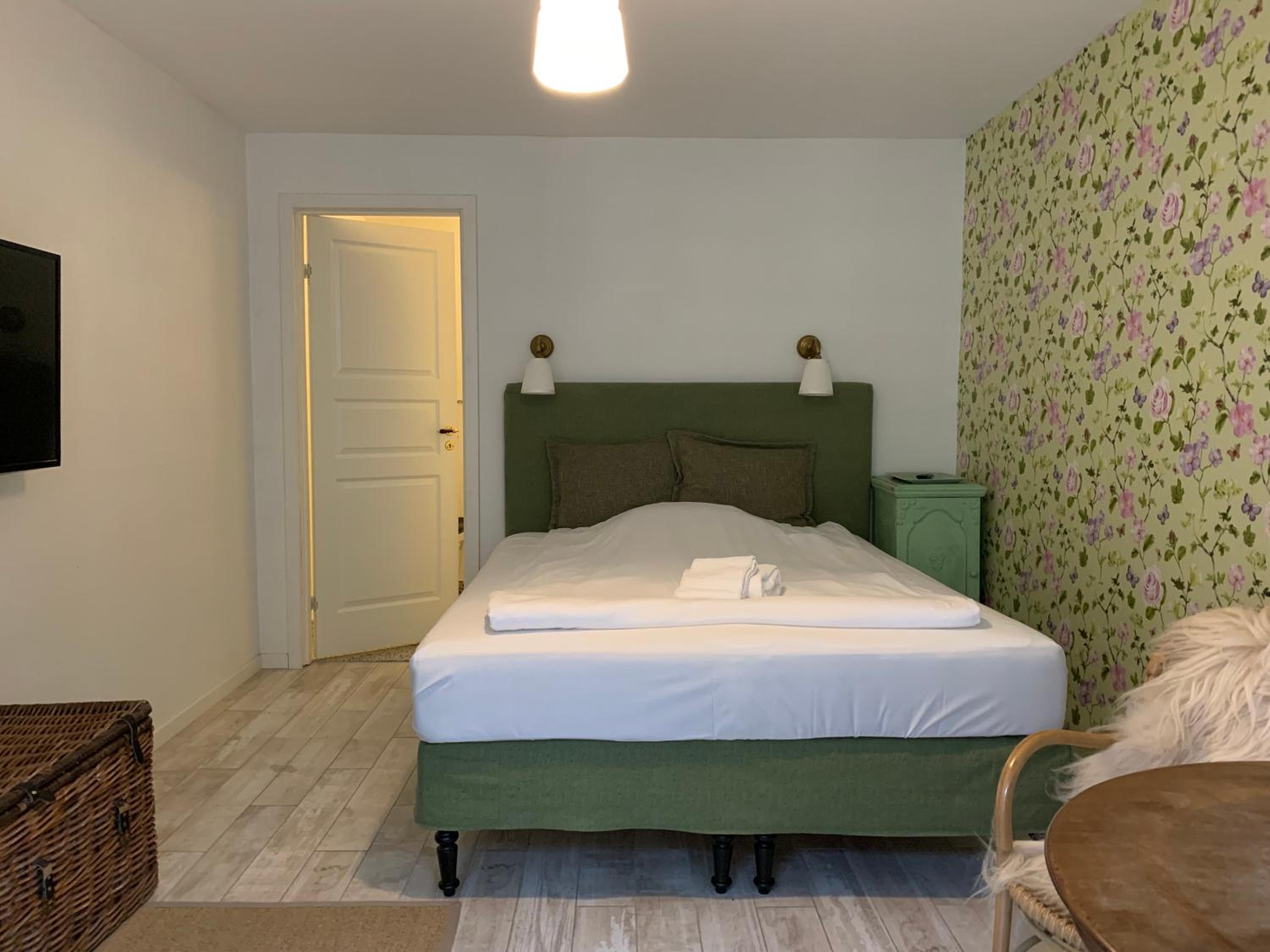 Deluxe Double Room with Shower - Photo 2