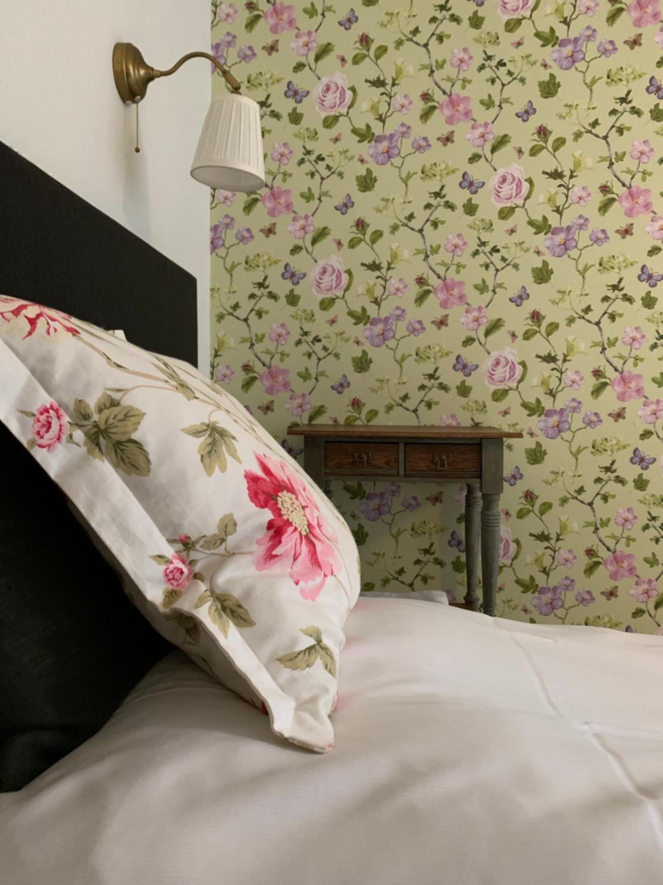 Deluxe Double Room with Shower - Photo 3