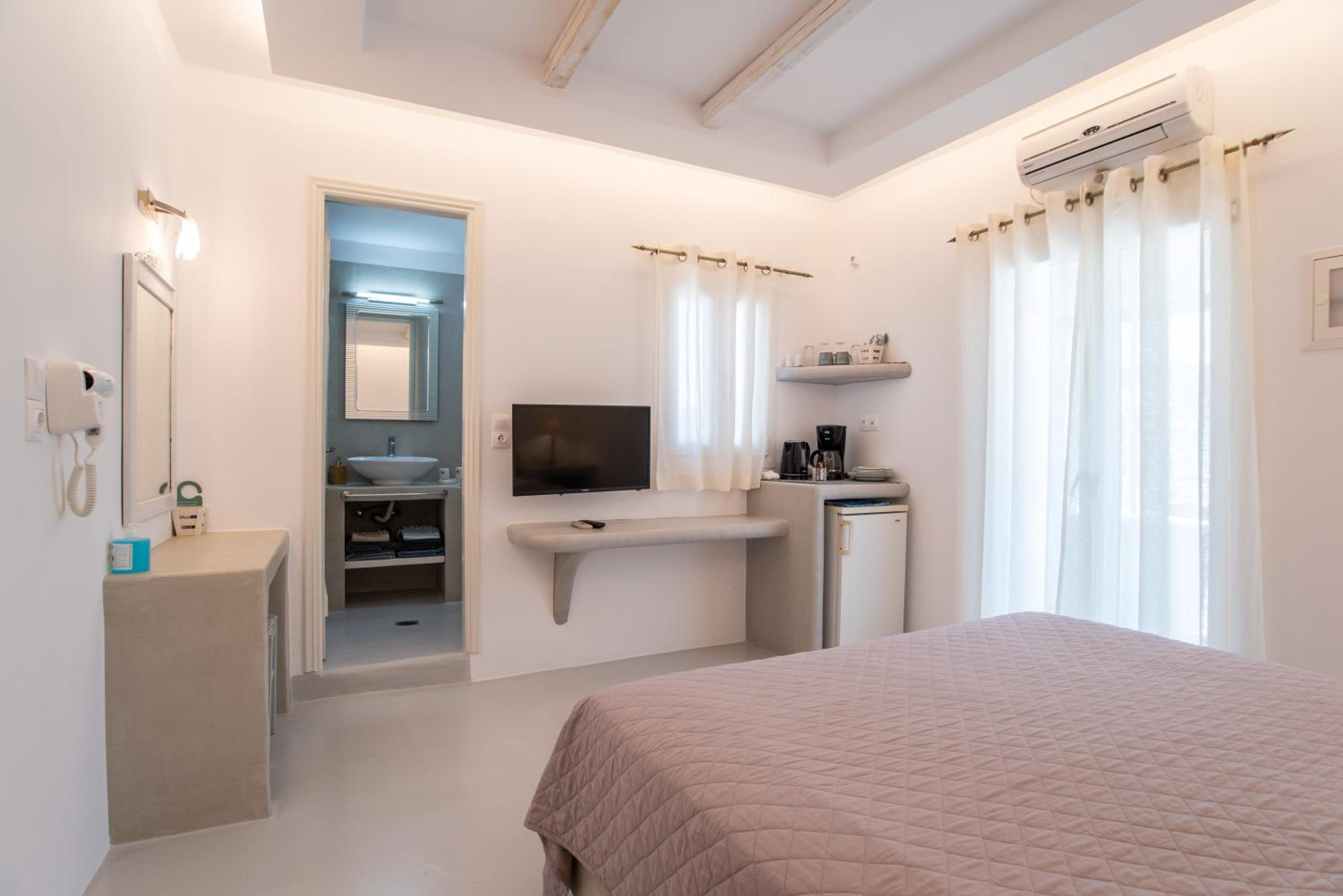 Double Room with Sea View - Photo 28
