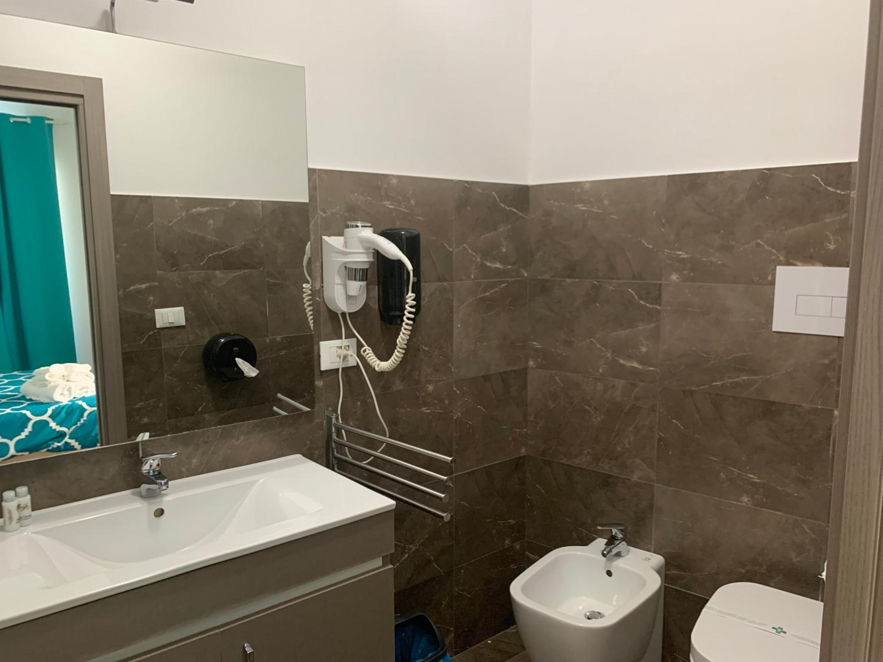 Double Room - Photo 4
