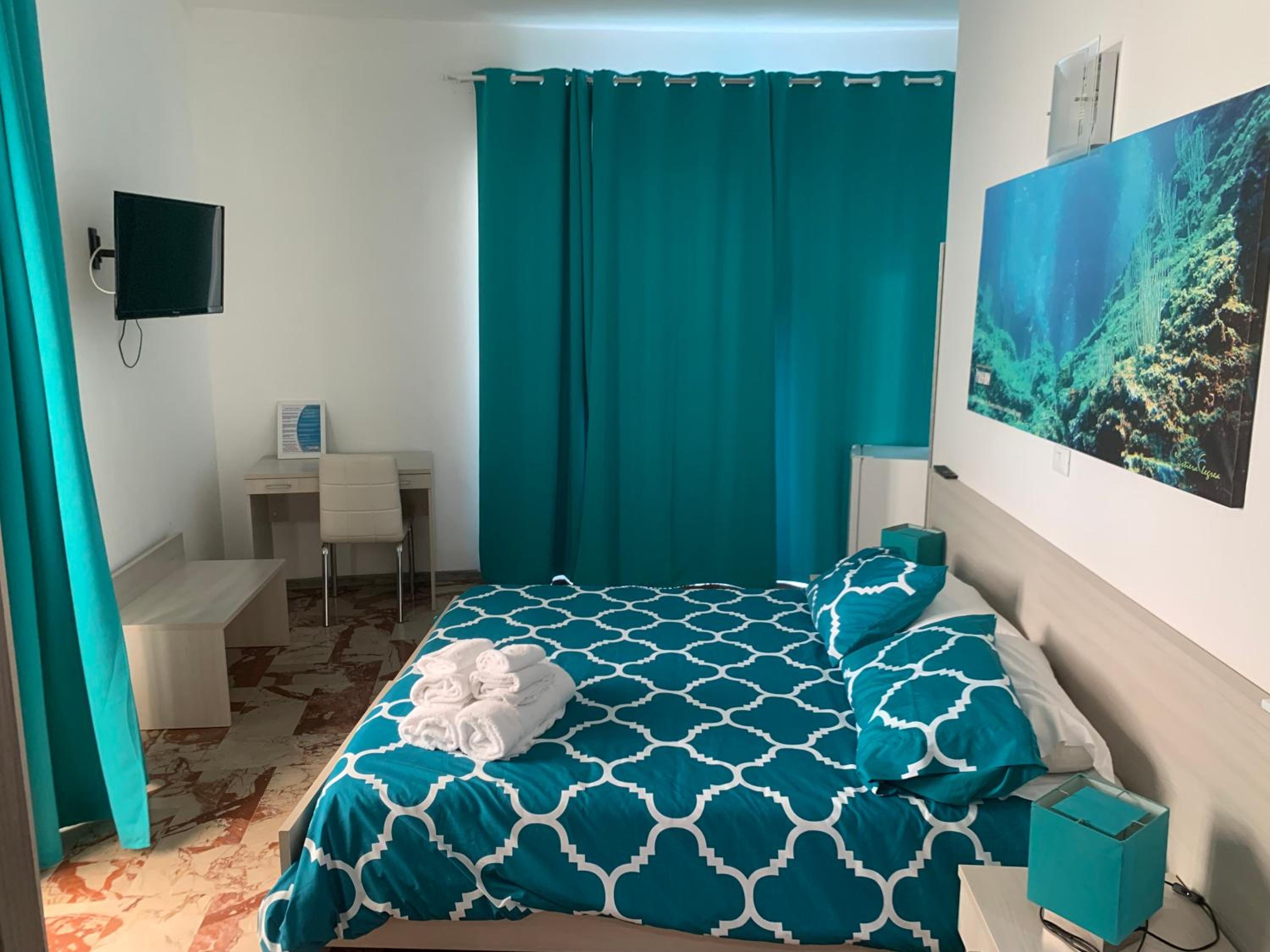 Double Room - Photo 10