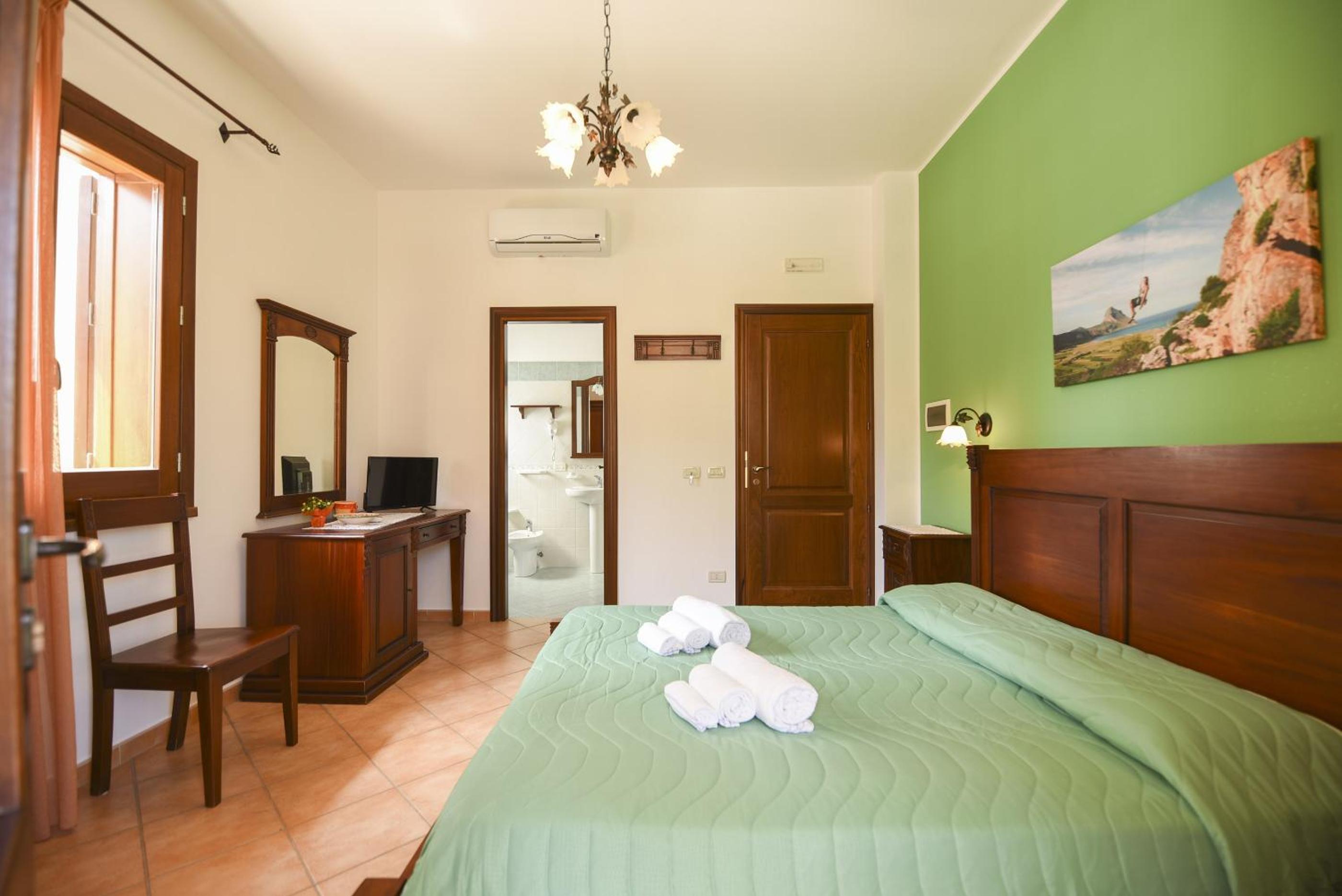 Standard Double Room - Photo 2