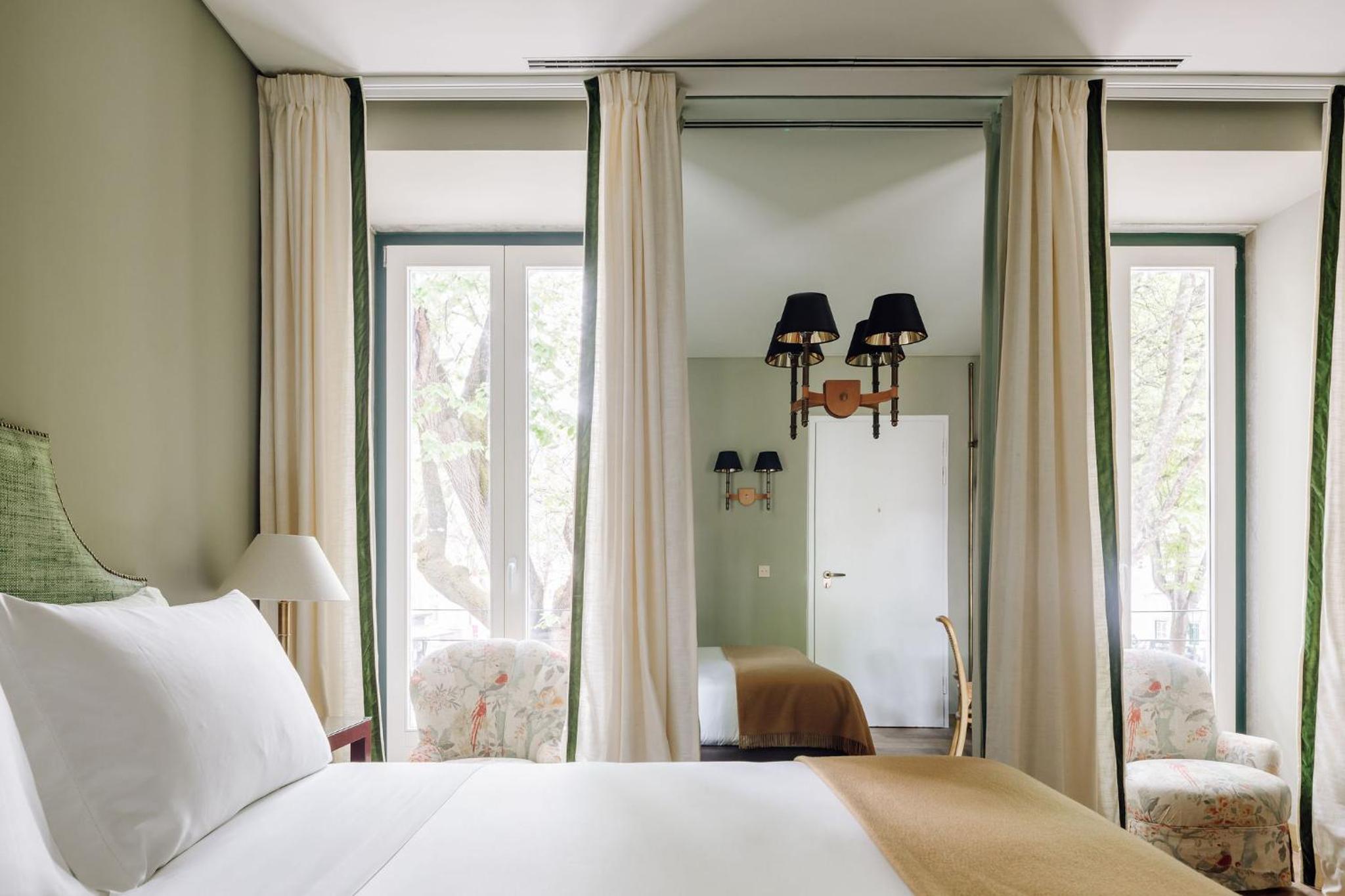 Deluxe Room with Garden View - Photo 2