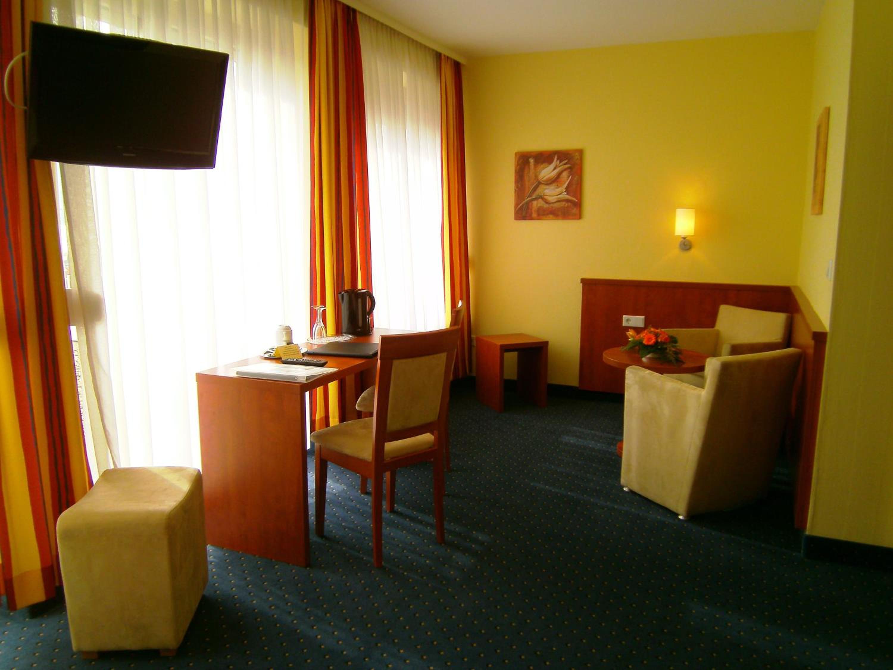 Suite - Photo 12