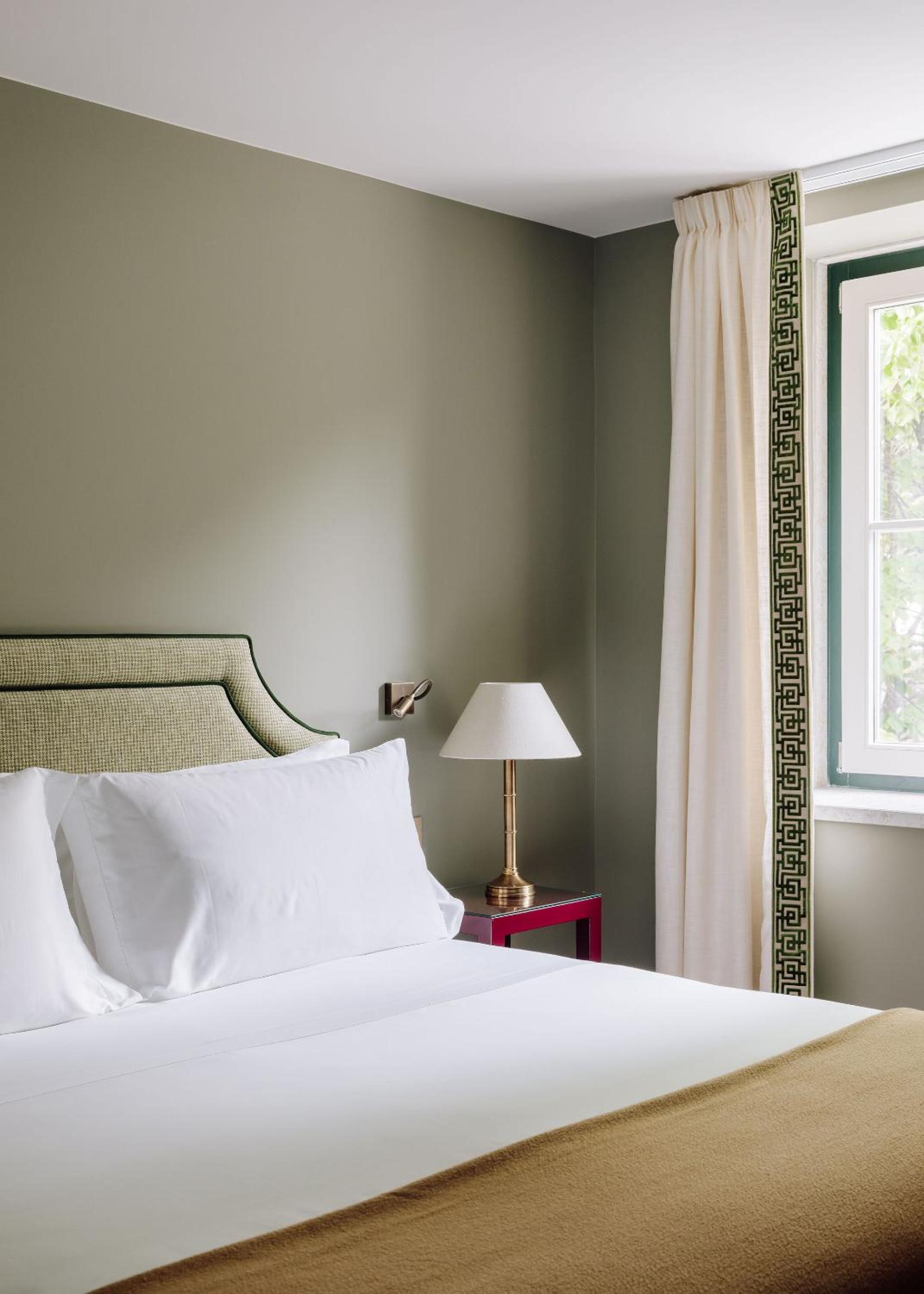 Deluxe Room with Garden View - Photo 1