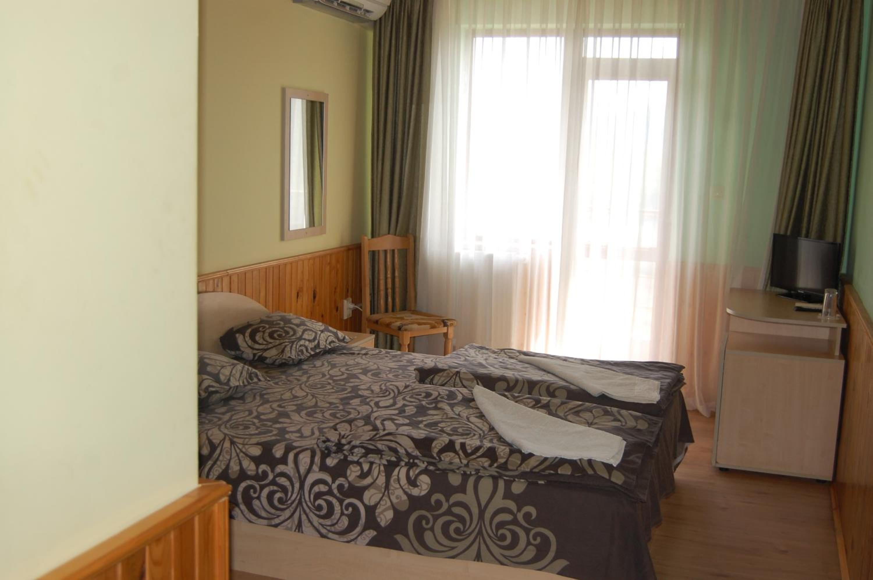Standard Twin Room with Mountain View - Photo 3