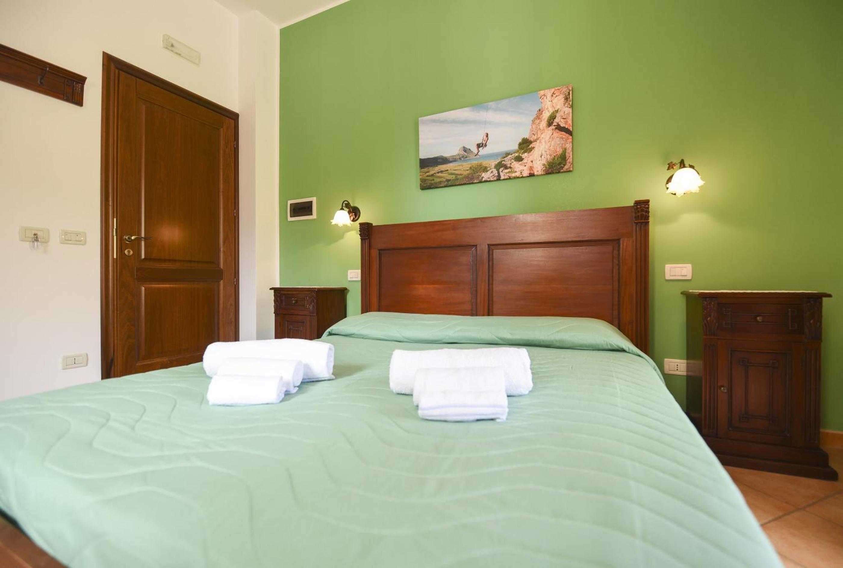 Standard Double Room - Photo 19