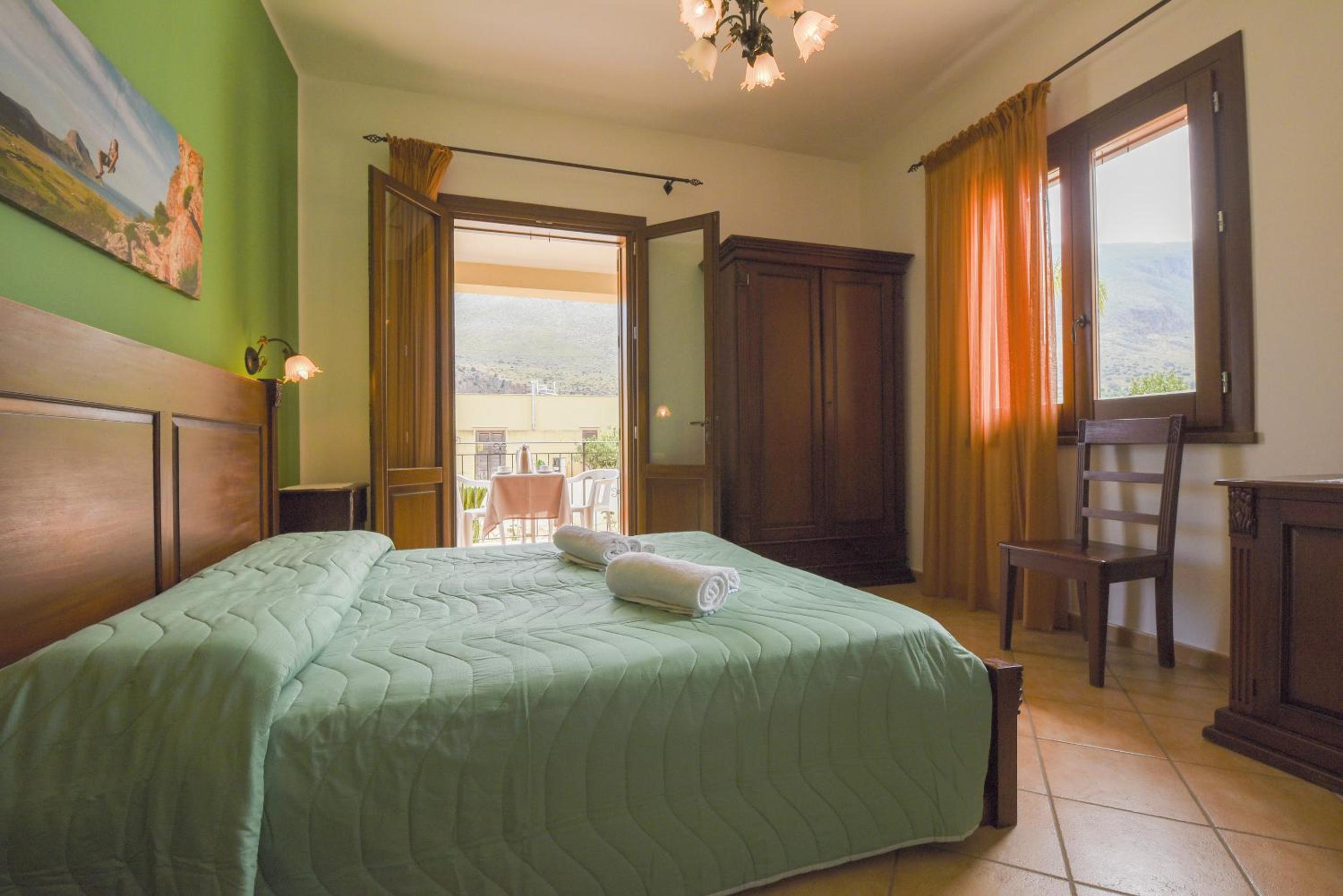 Standard Double Room - Photo 12