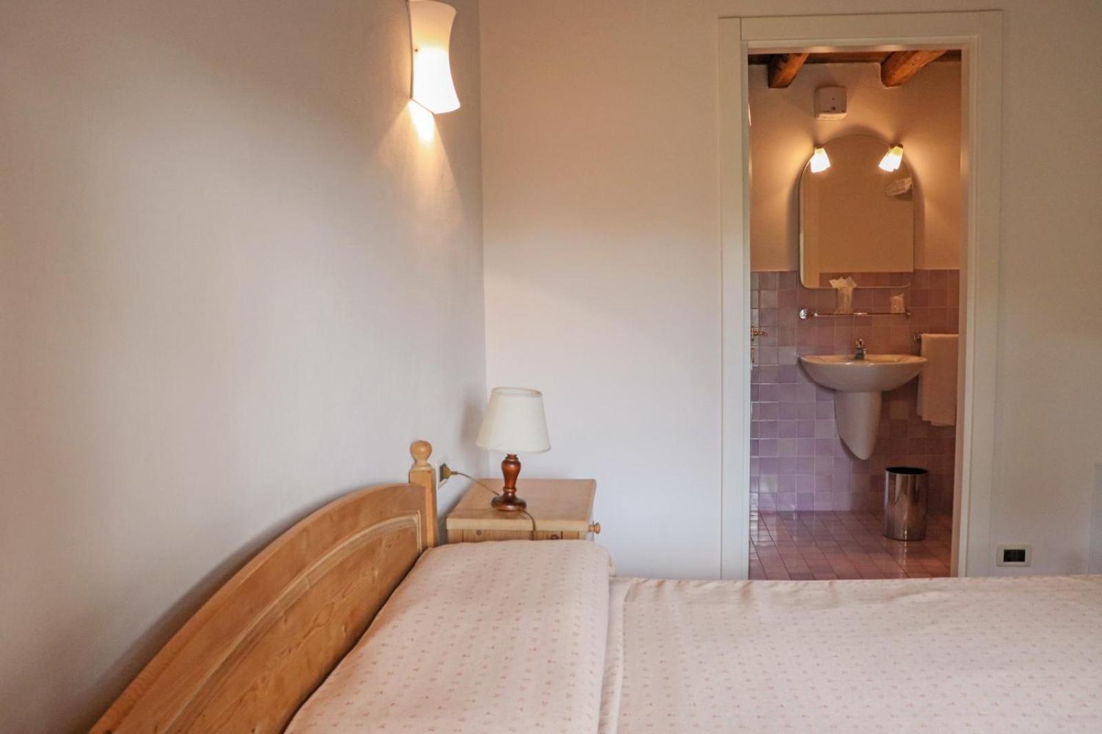 Double Room with Private Bathroom photo 3