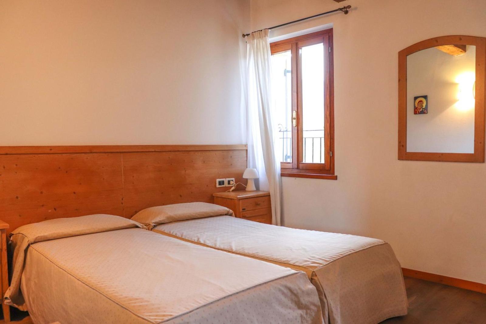 Double or Twin Room with Bathroom photo 3