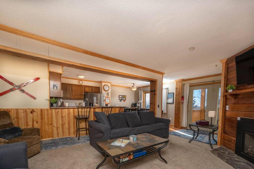 Apartment with Mountain View photo 1