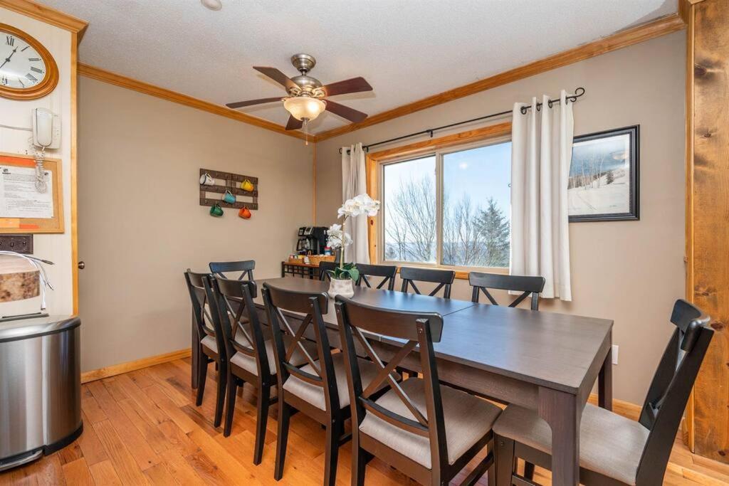 Apartment with Mountain View photo 2