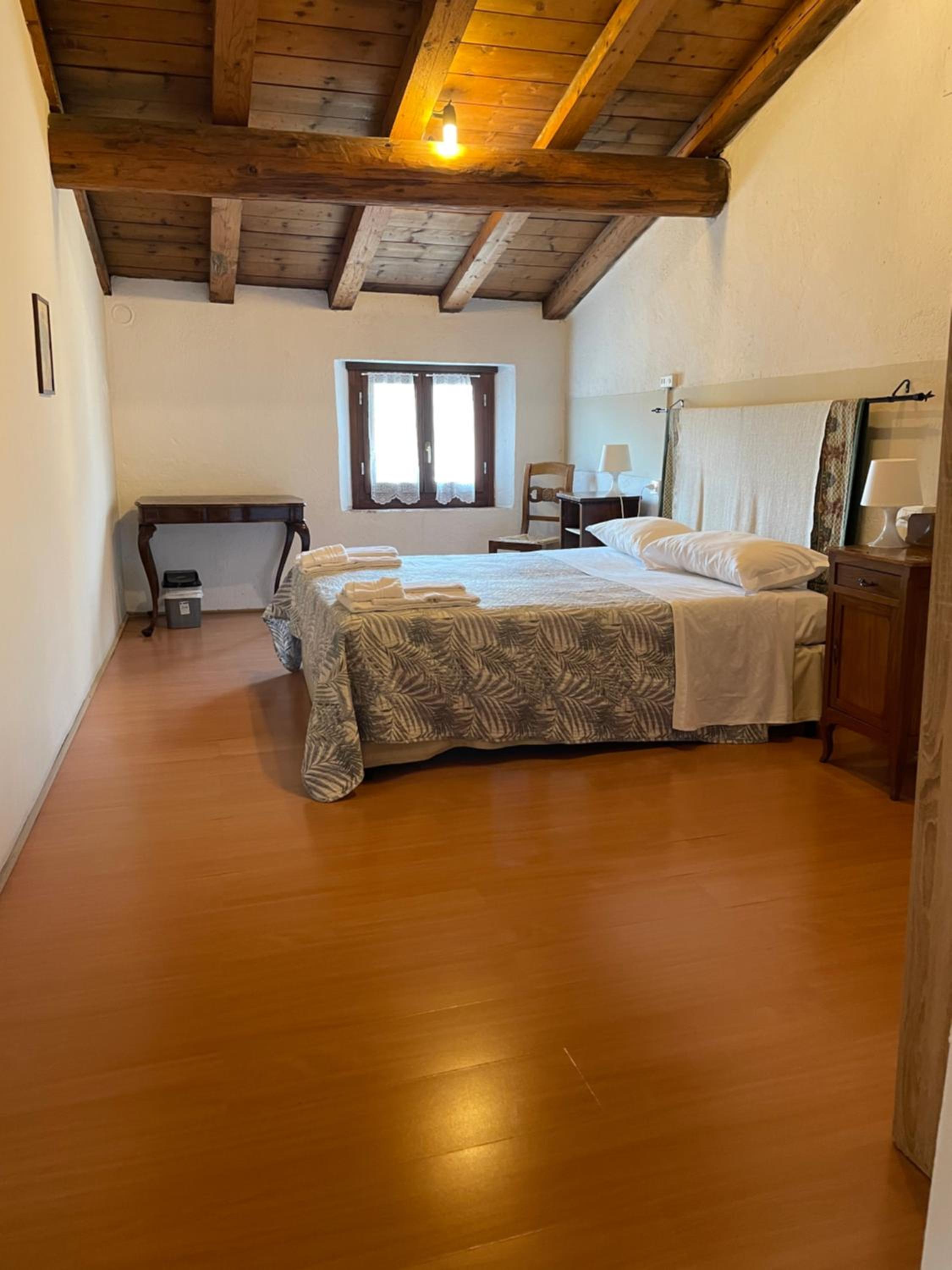 Standard Double Room With Shared Bathroom