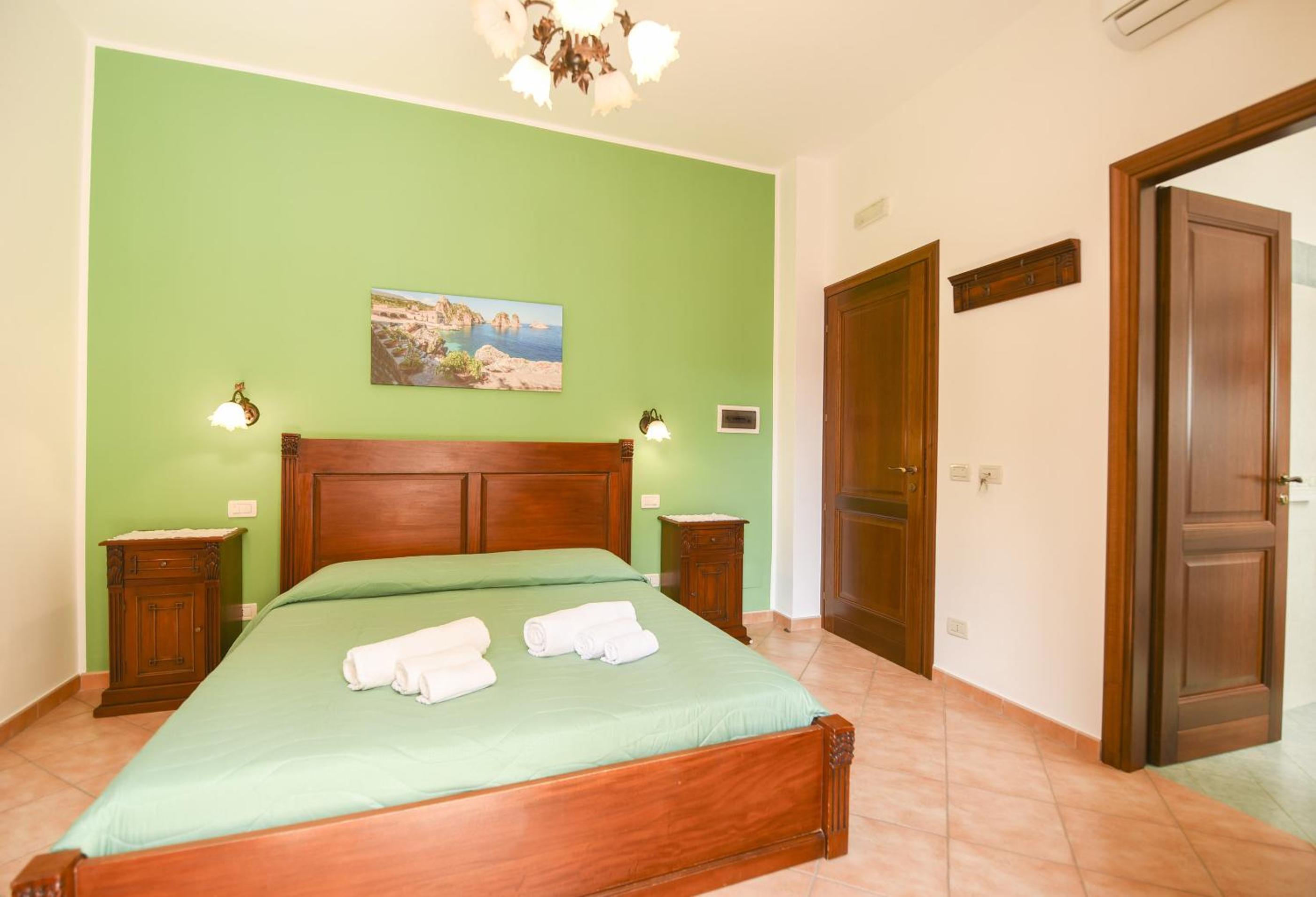 Standard Double Room - Photo 7