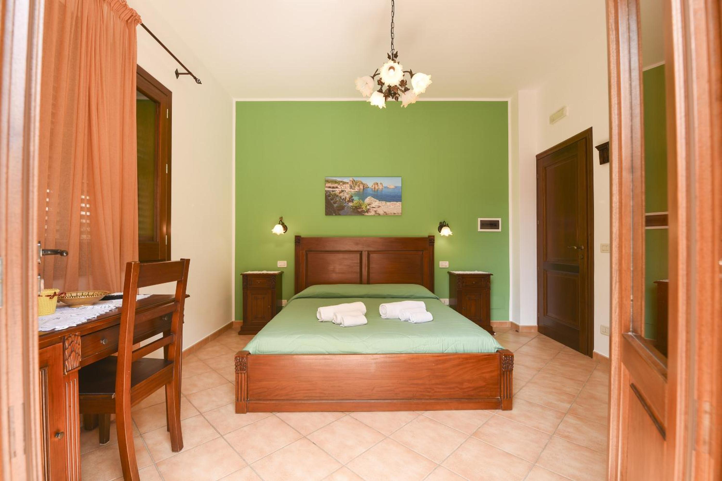 Standard Double Room - Photo 8