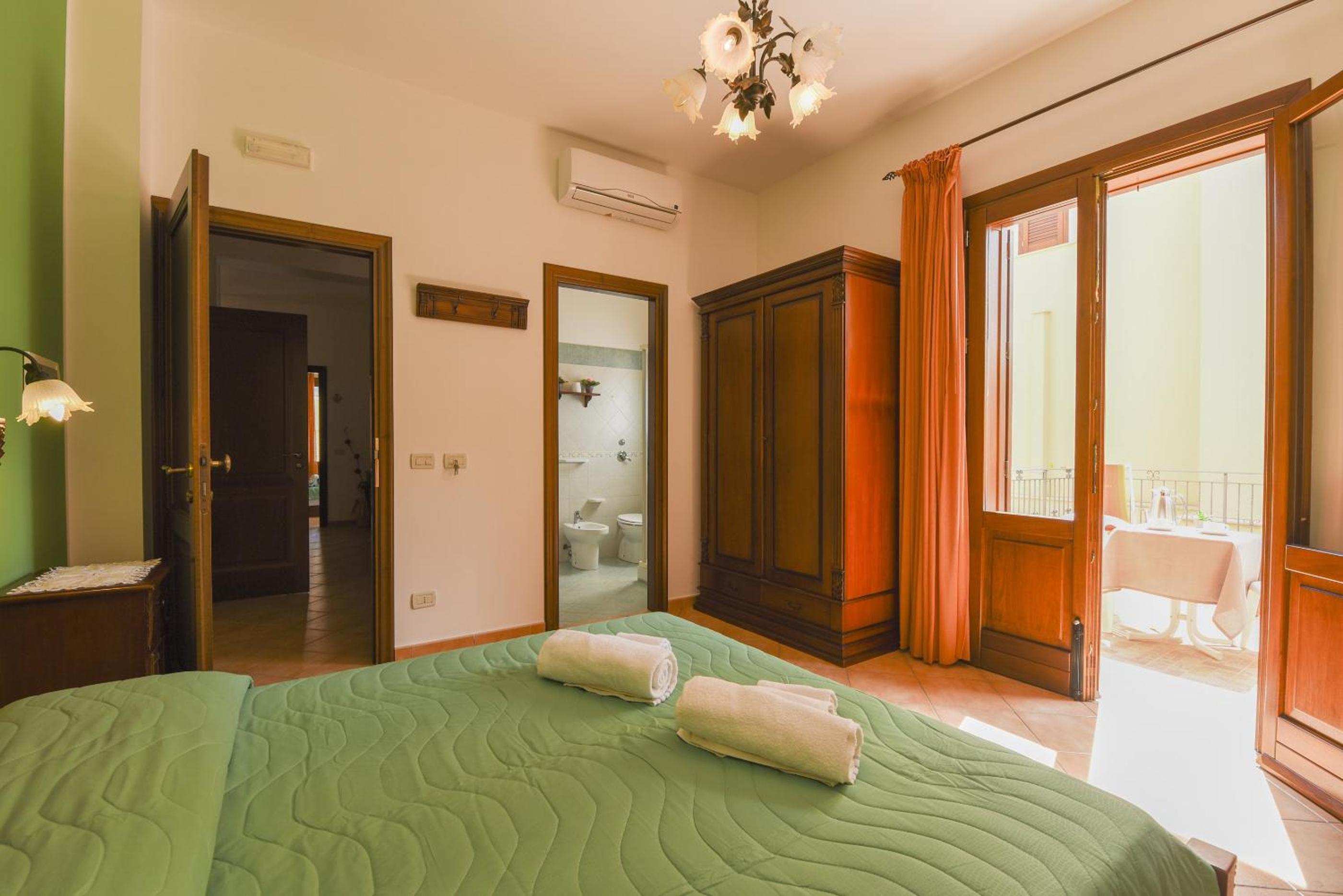 Standard Double Room - Photo 5