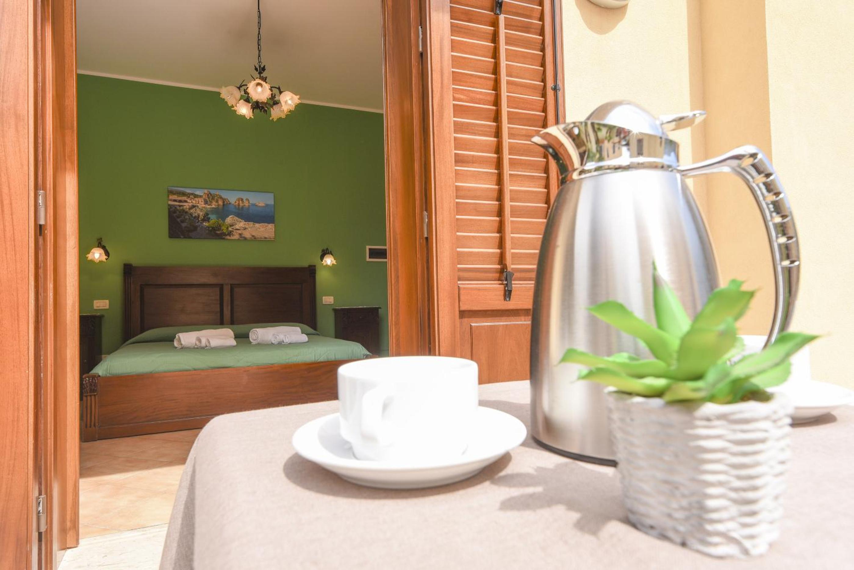 Standard Double Room - Photo 11