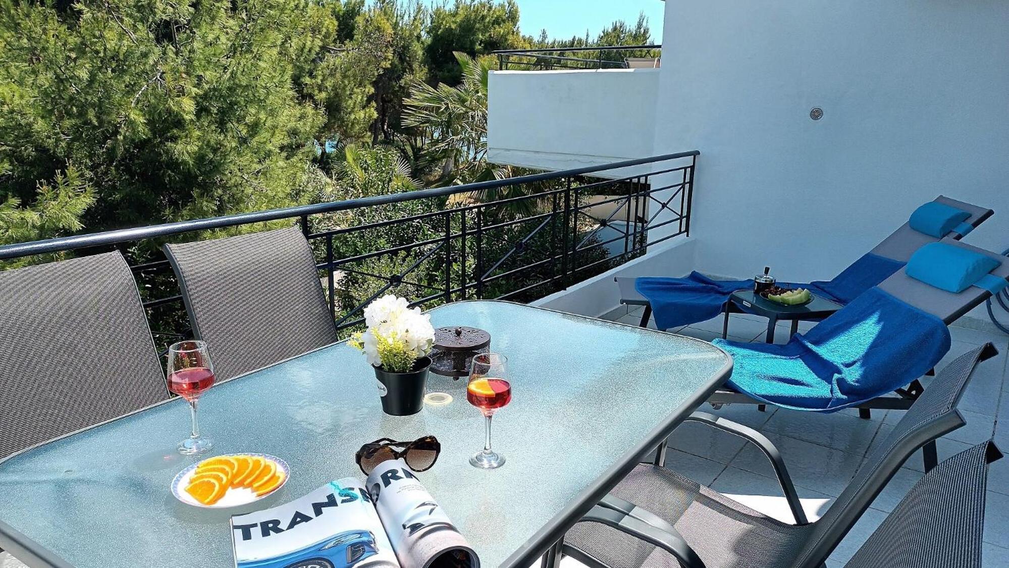 Two-Bedroom Apartment with Partial Ocean View photo 2