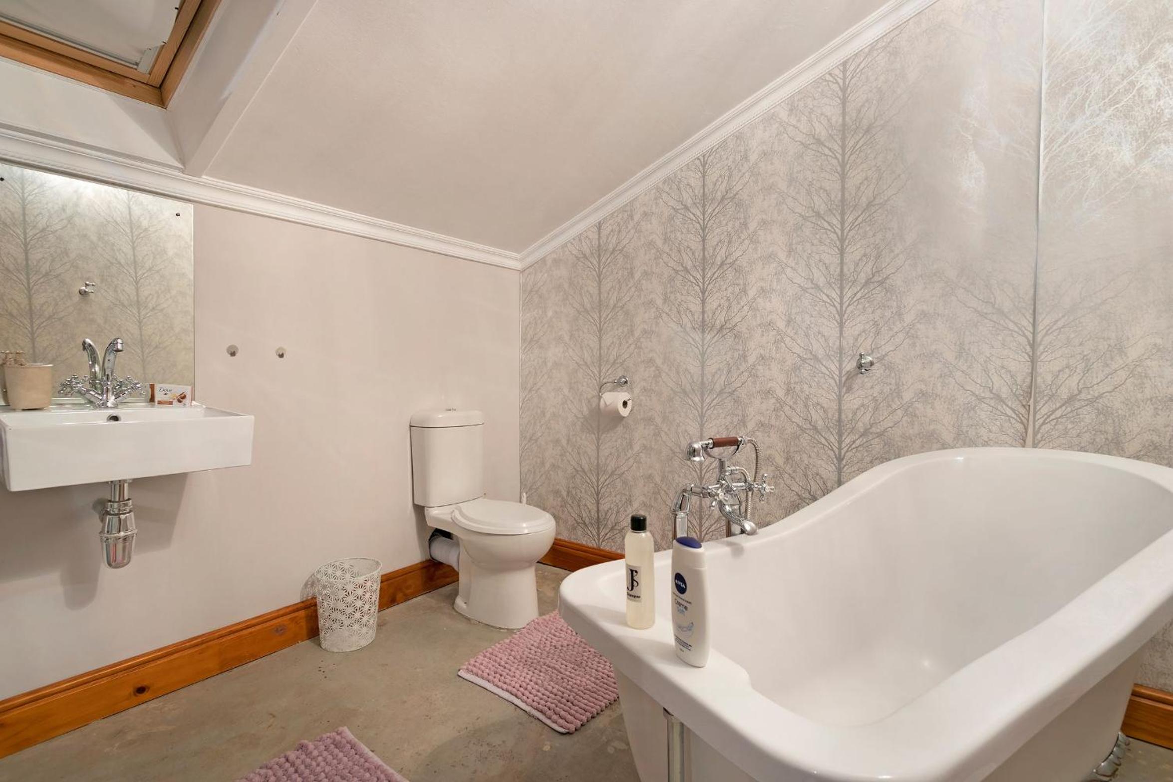 Queen Room photo 2