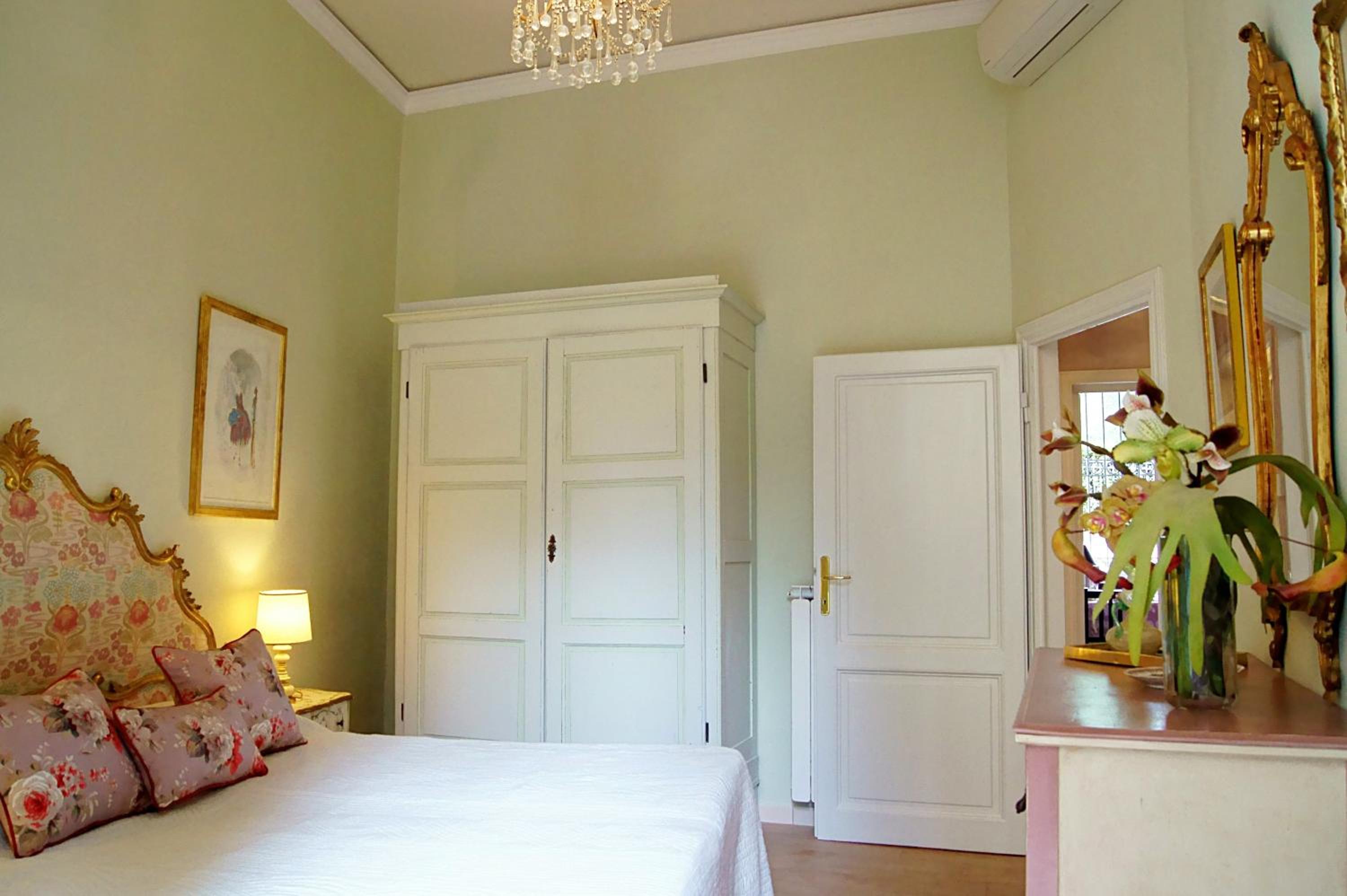 Two-Bedroom Apartment with Private Garden photo 2