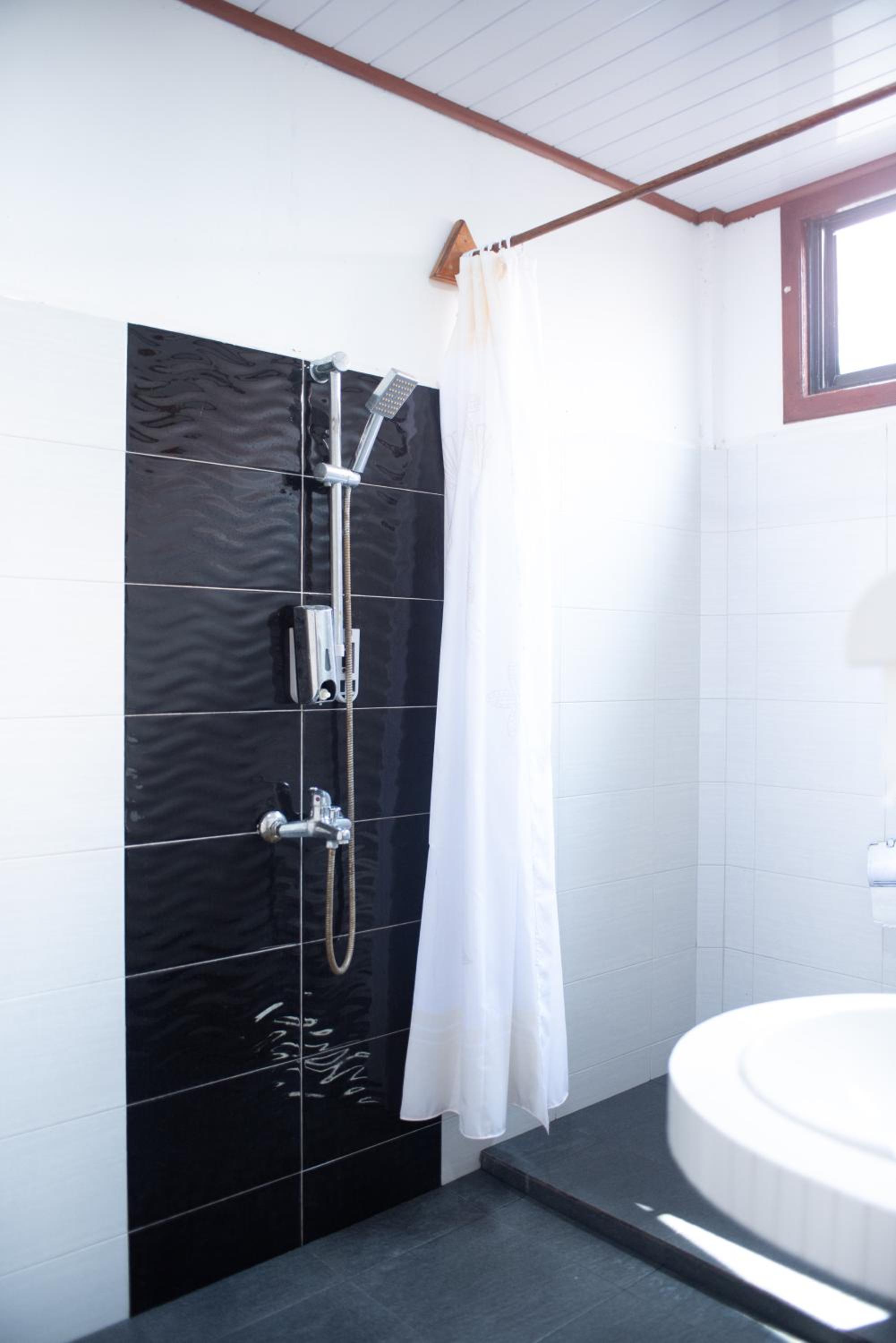 Quadruple Room with Private Bathroom photo 2