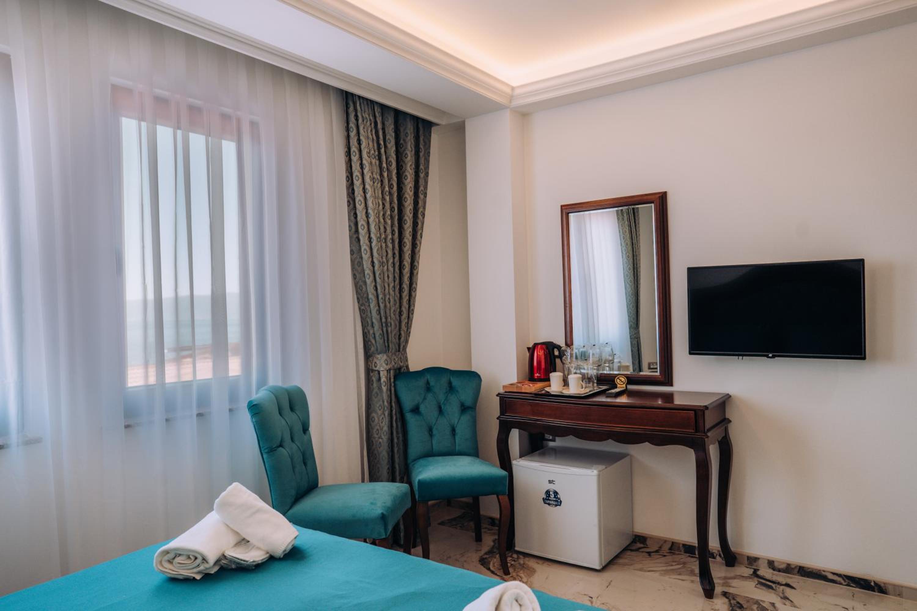 Double Room with Lake View