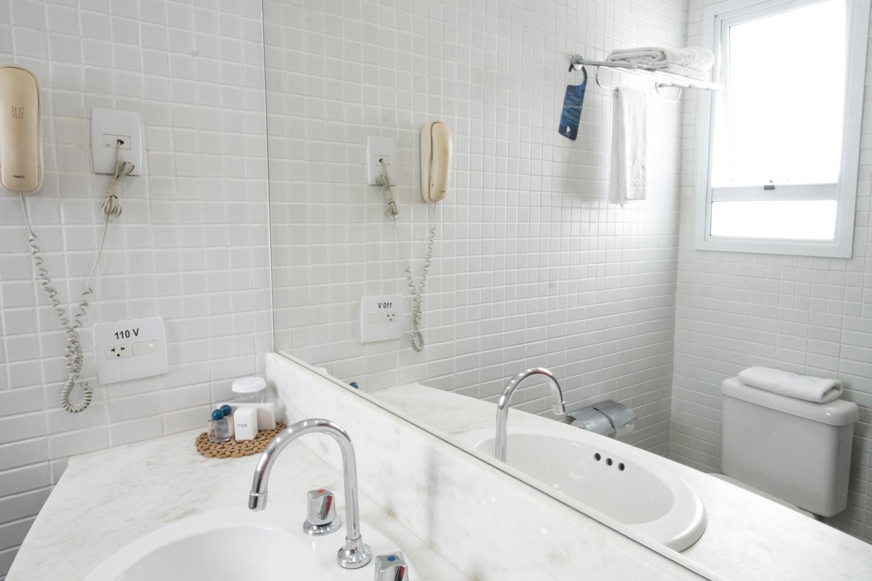 Standard Twin Room with Sea View - Photo 5