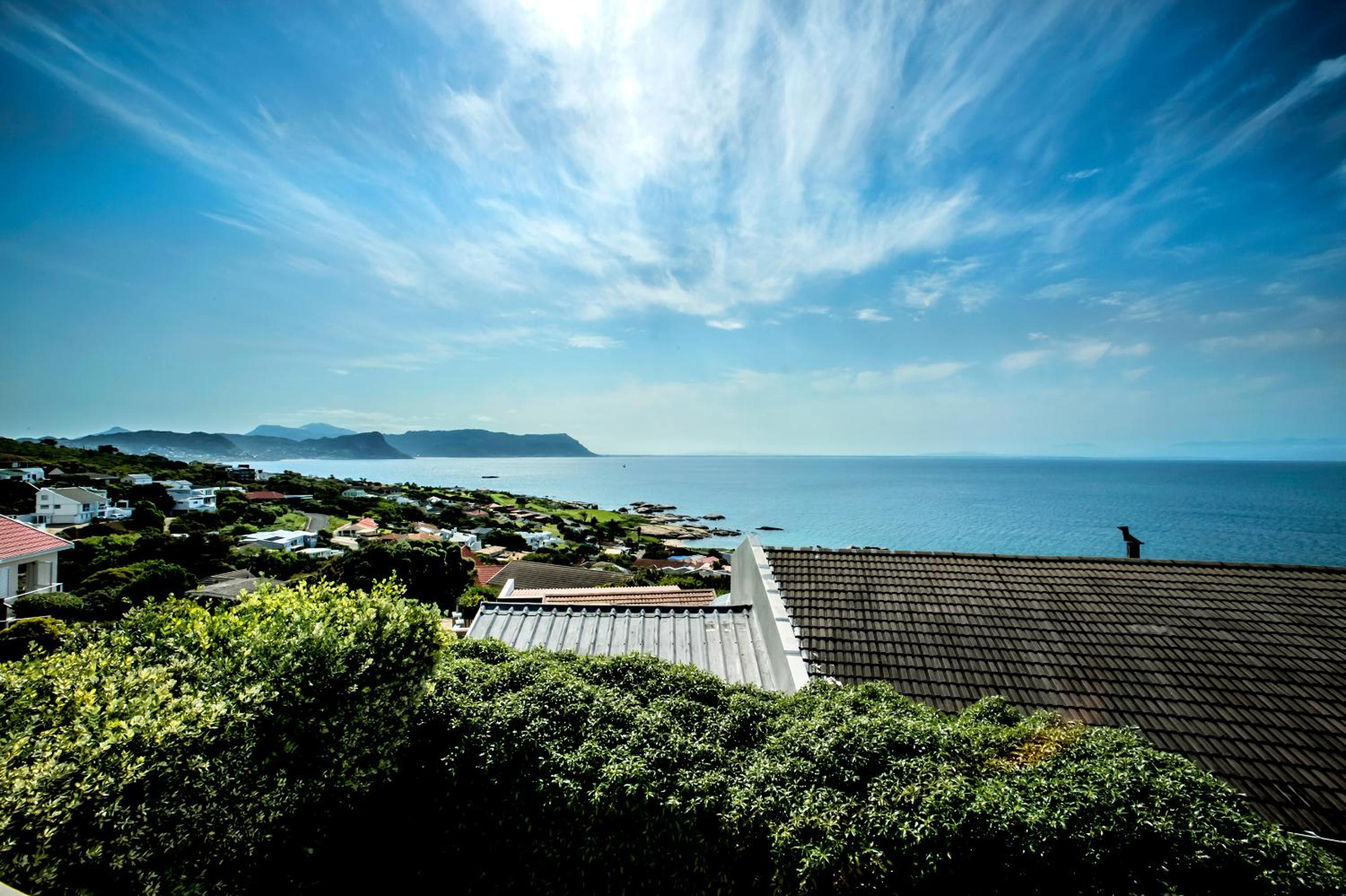One-Bedroom Apartment with Ocean View - Photo 11