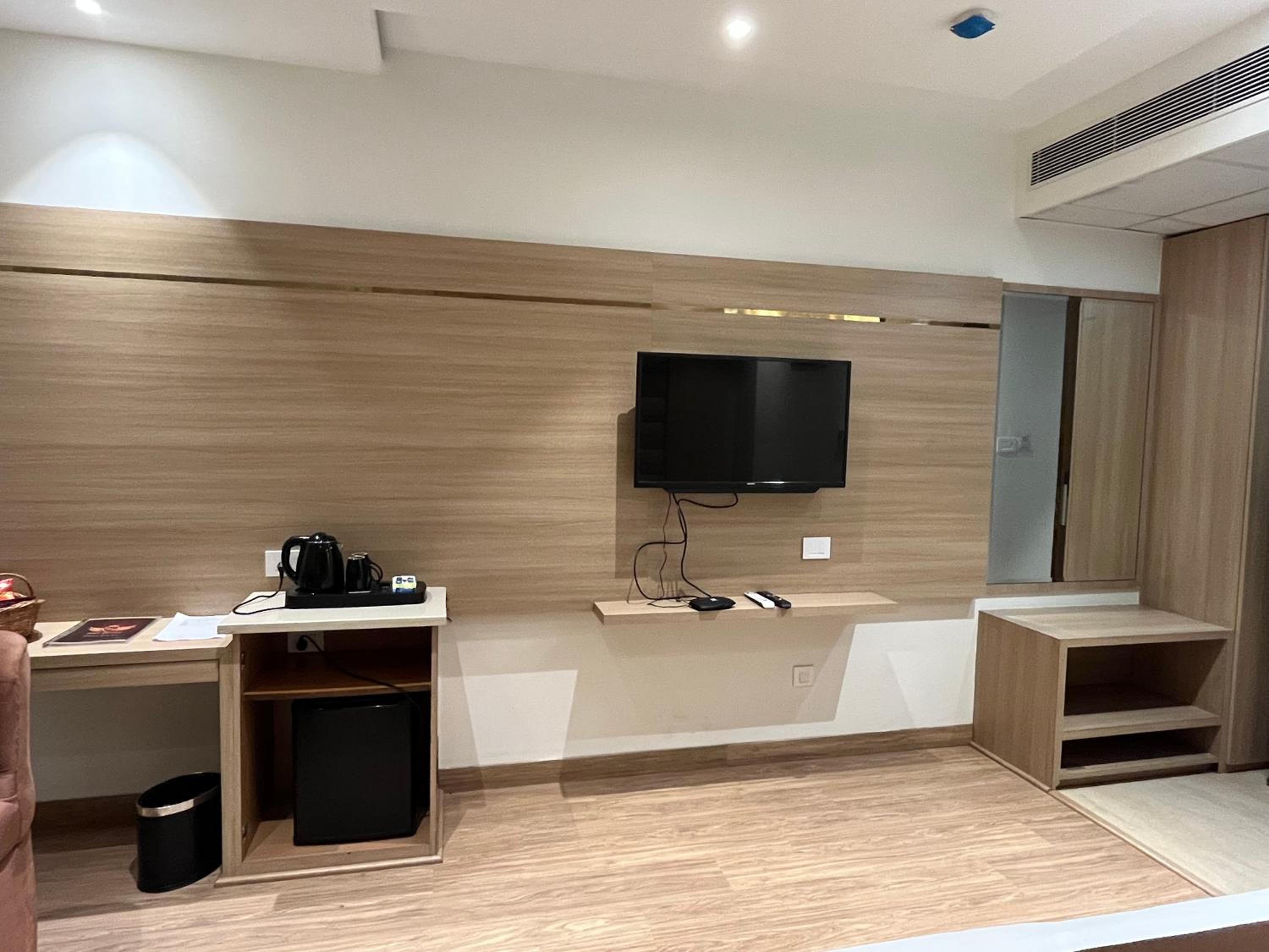Executive Suite - Photo 33