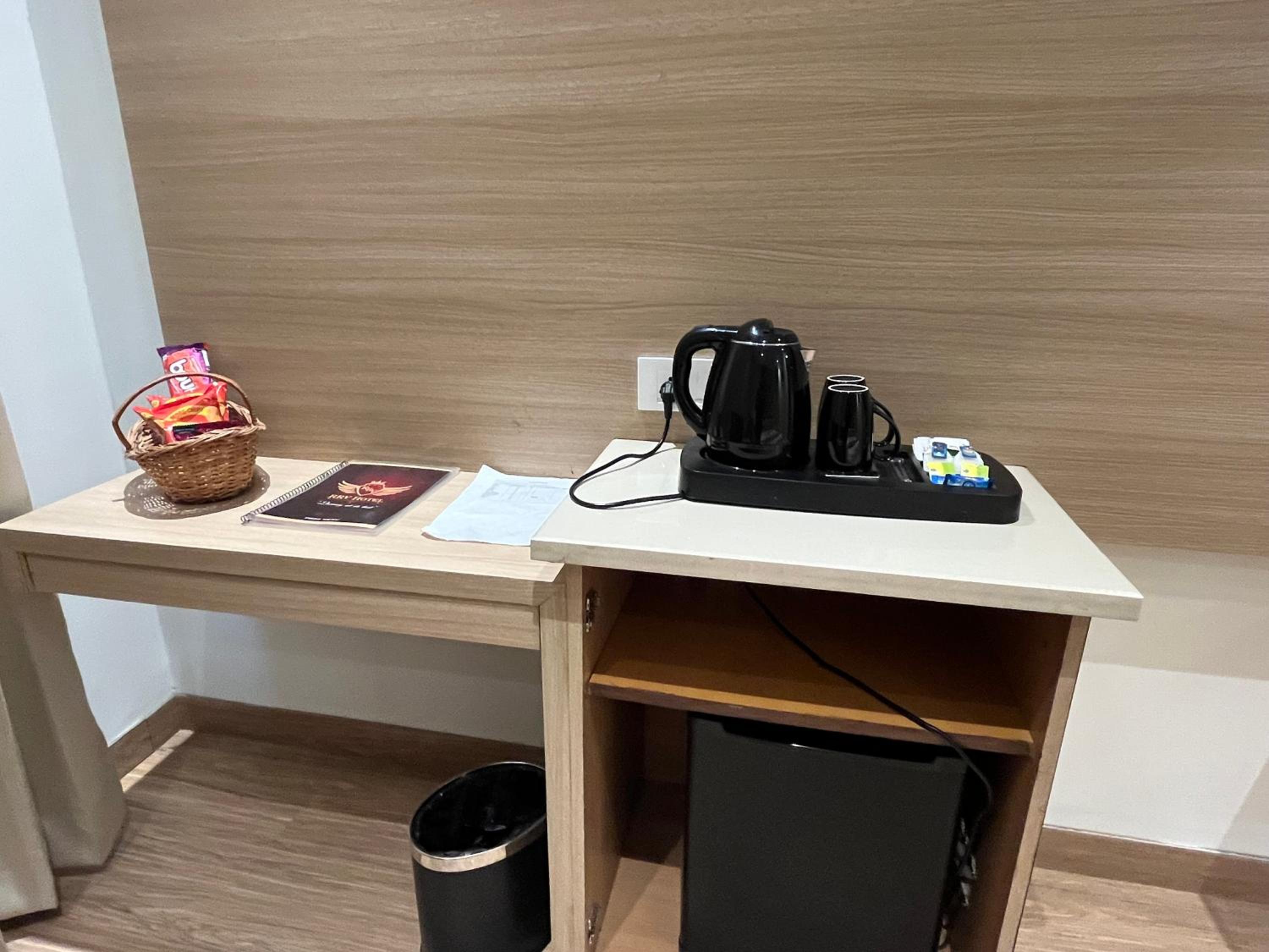 Executive Suite - Photo 8