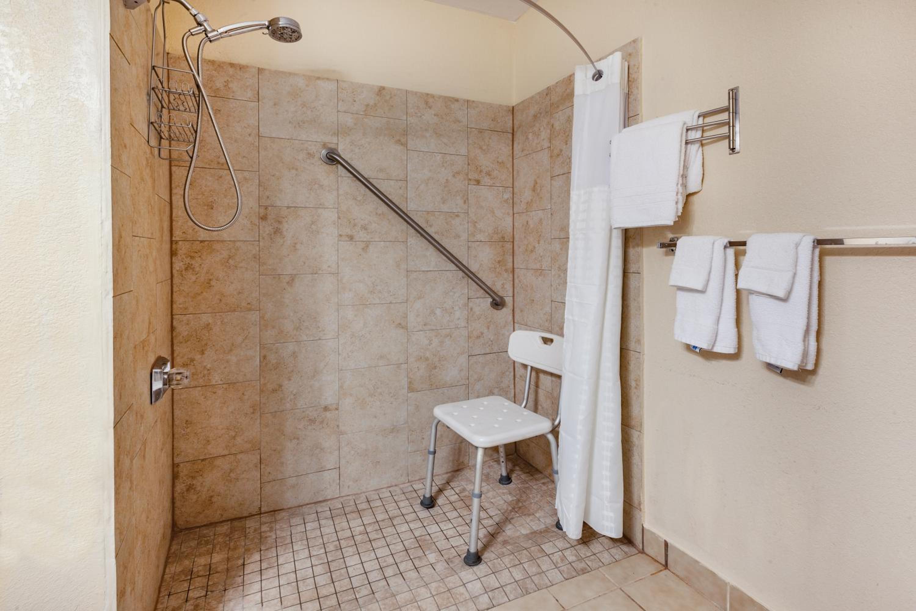 King Room - Disability Access/Non-Smoking - Photo 3