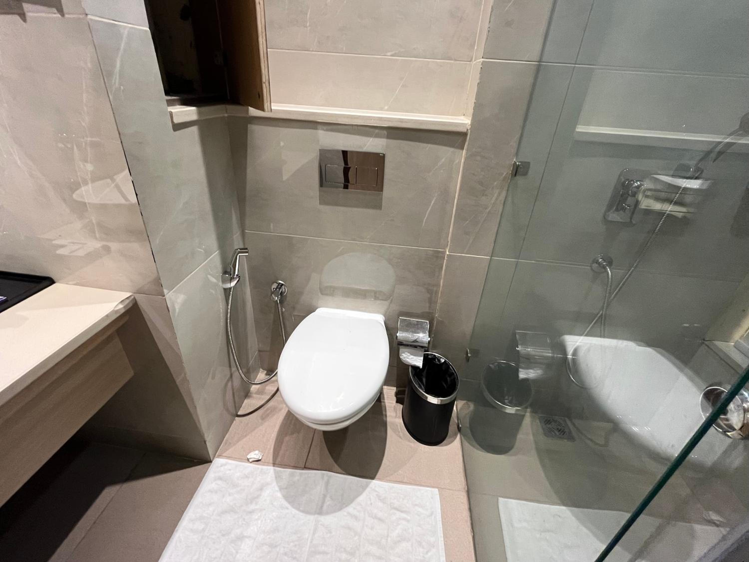 Executive Suite - Photo 5