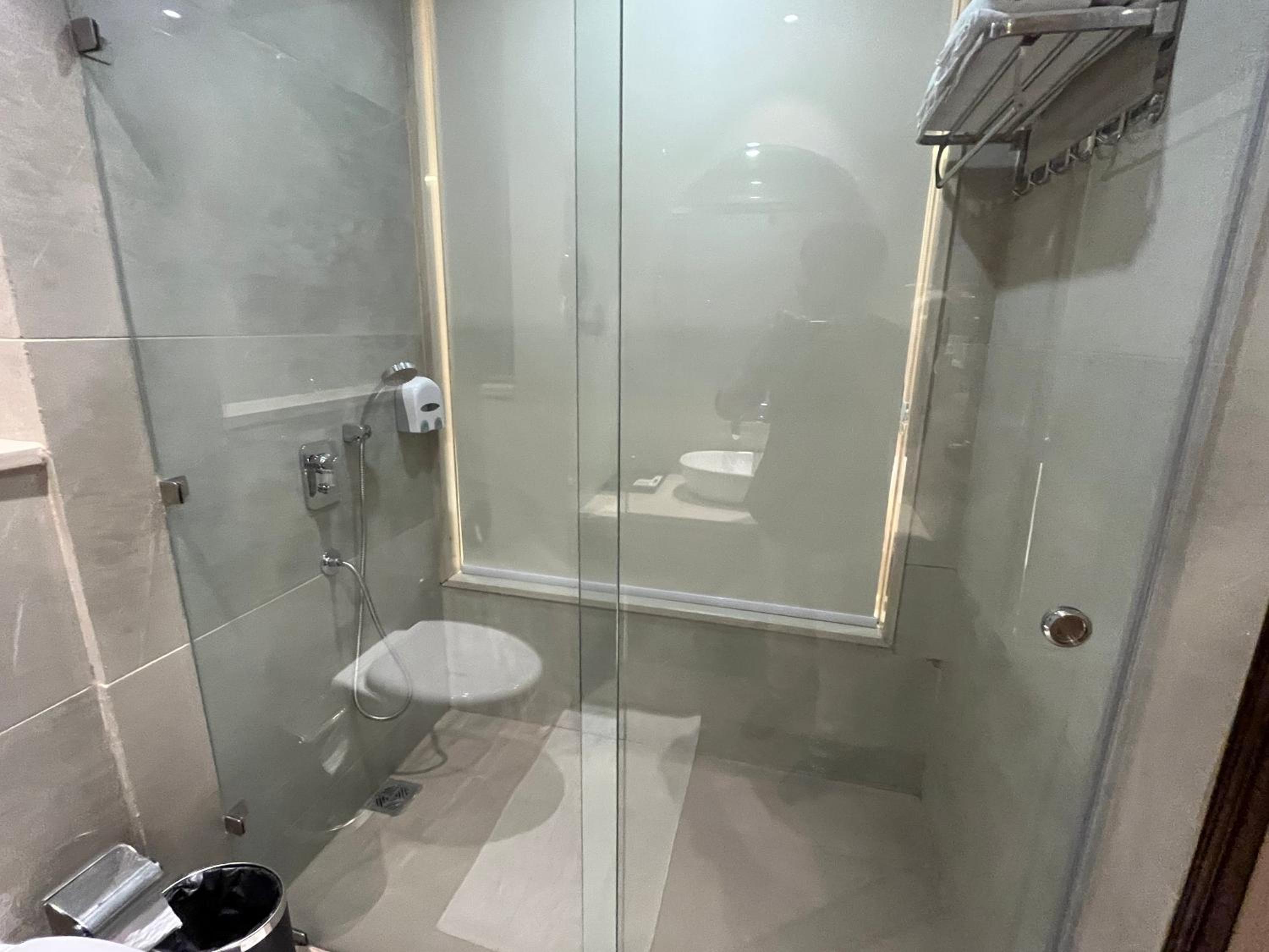 Executive Suite - Photo 2