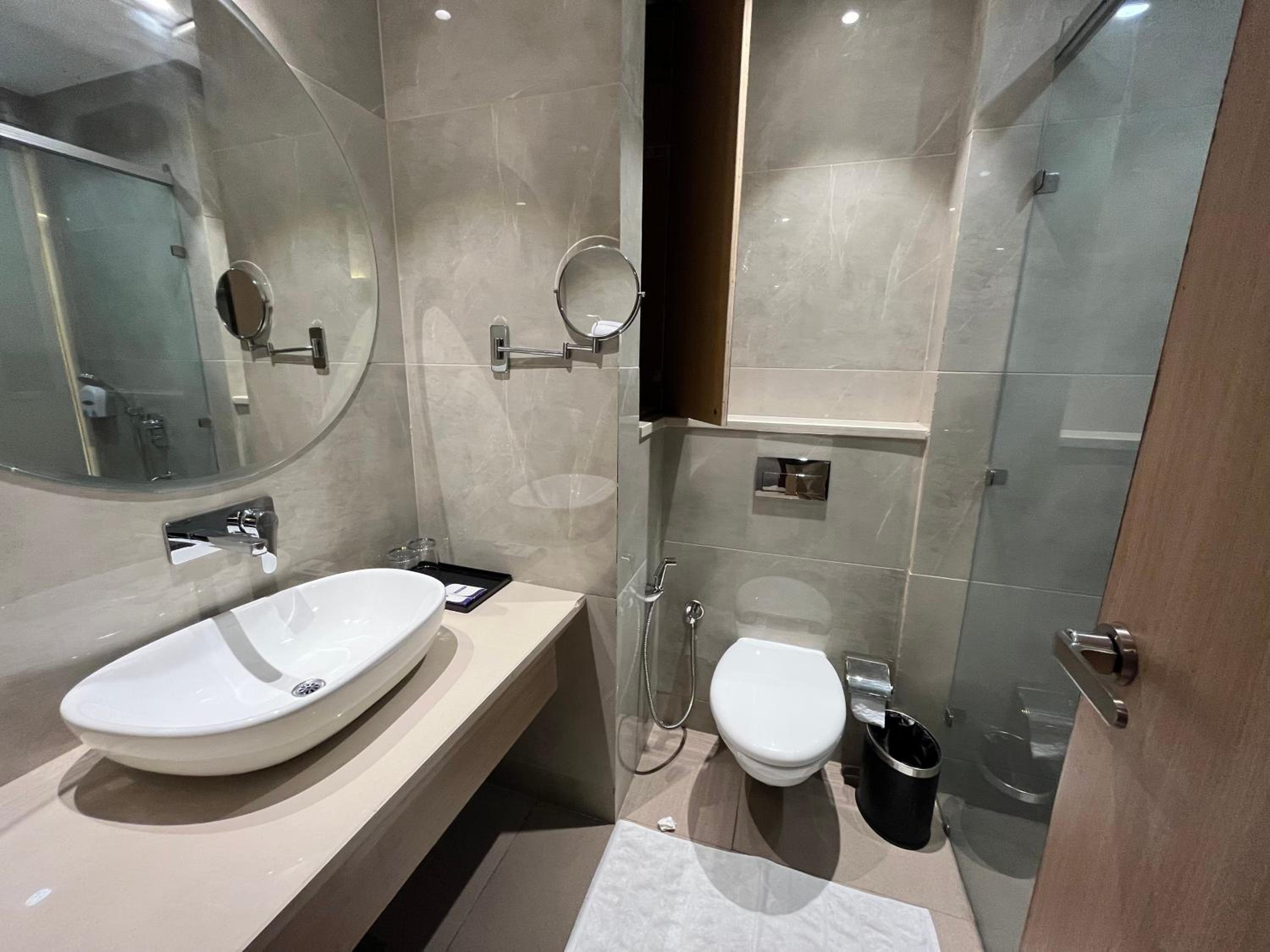 Executive Suite - Photo 25