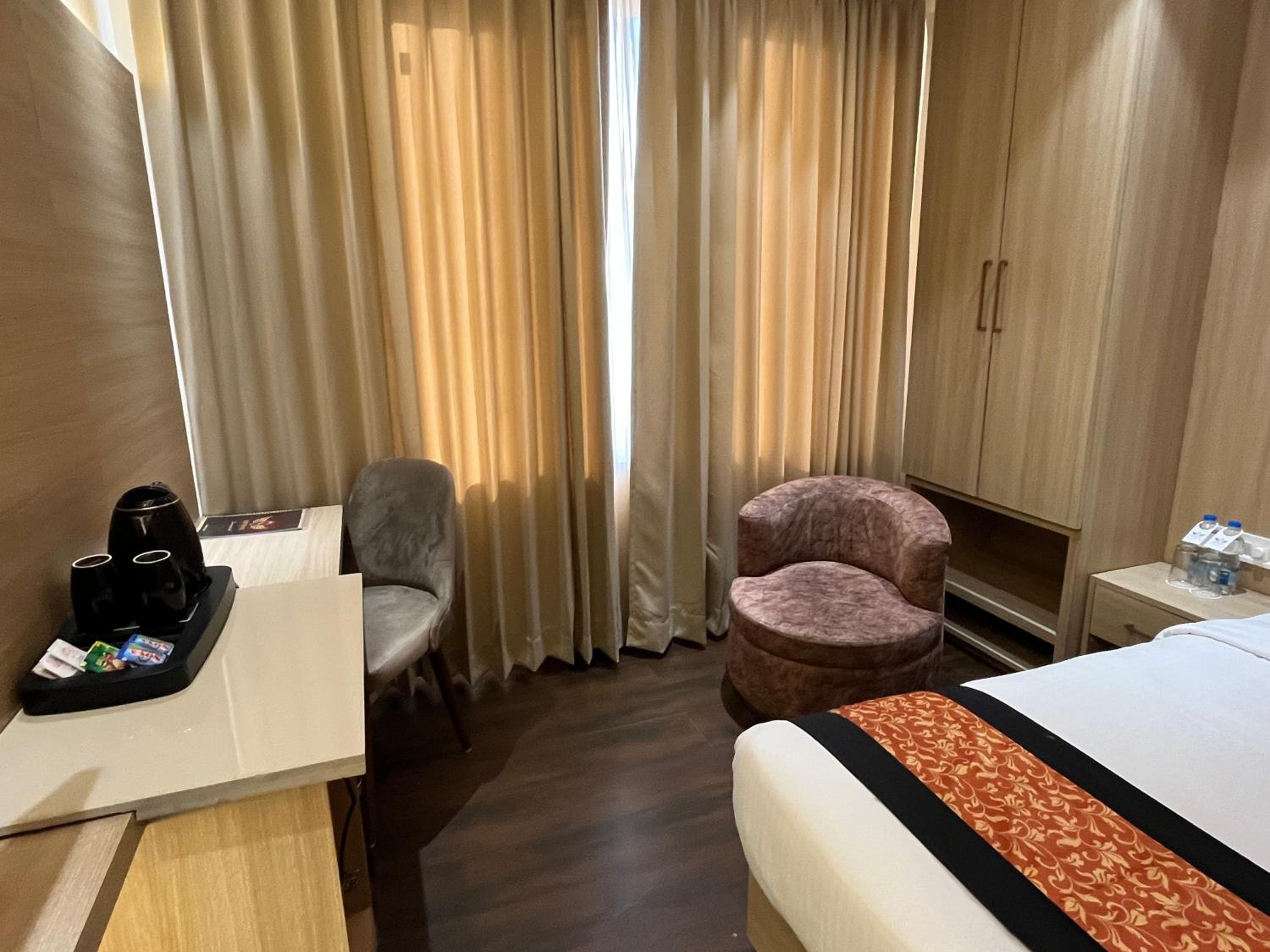 Deluxe Room - Photo 11
