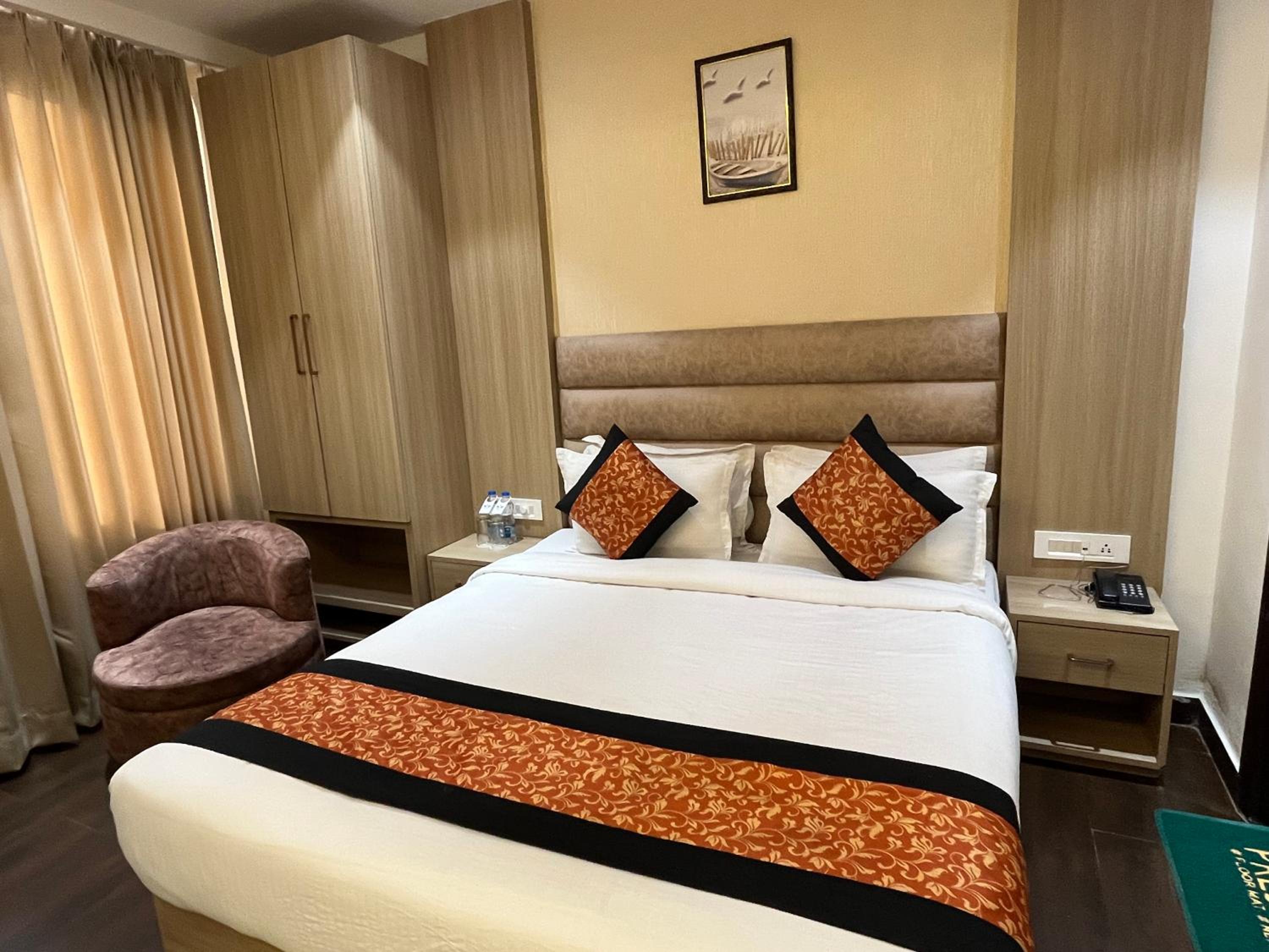 Deluxe Room - Photo 12