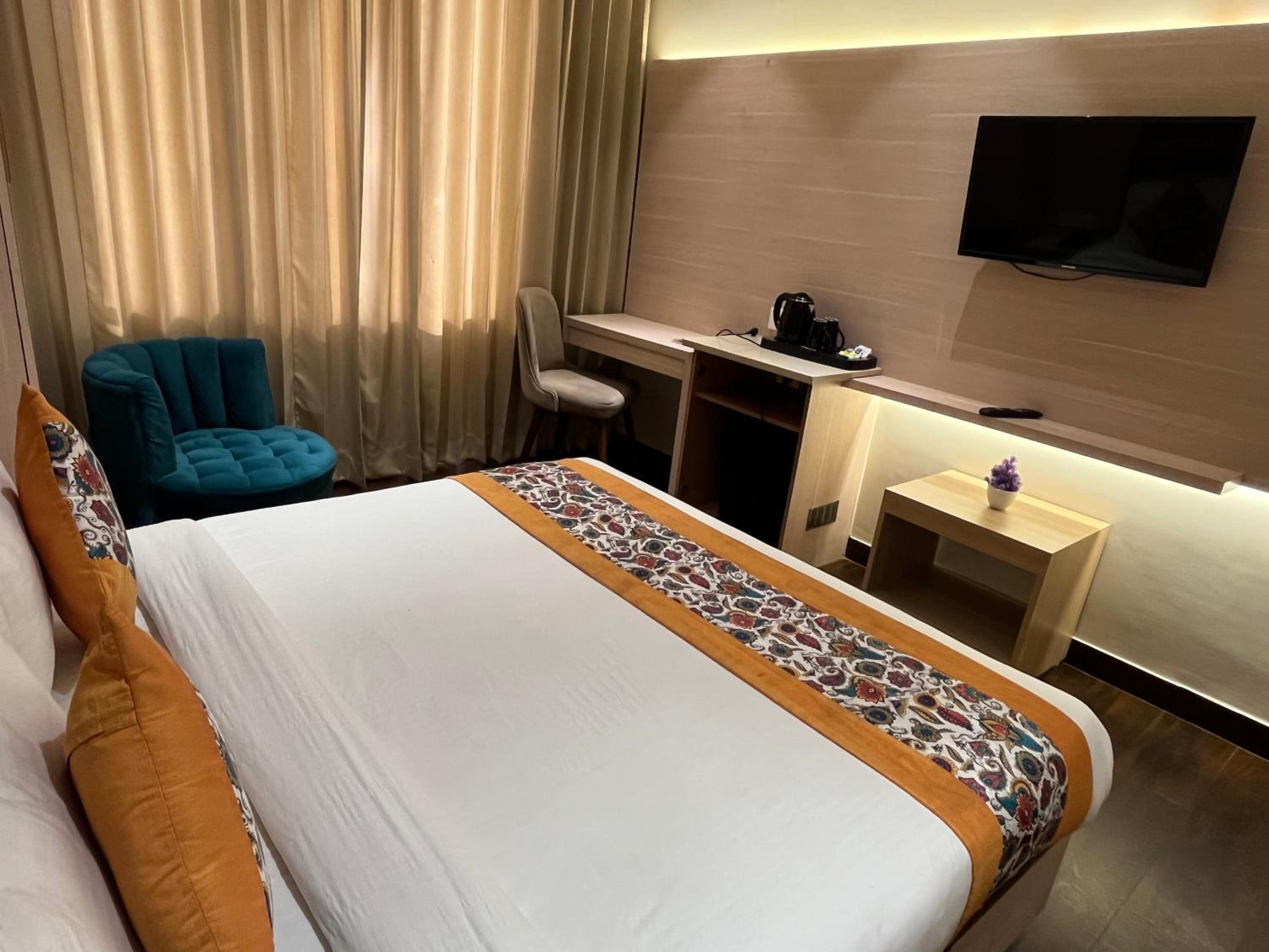 Deluxe Room - Photo 13