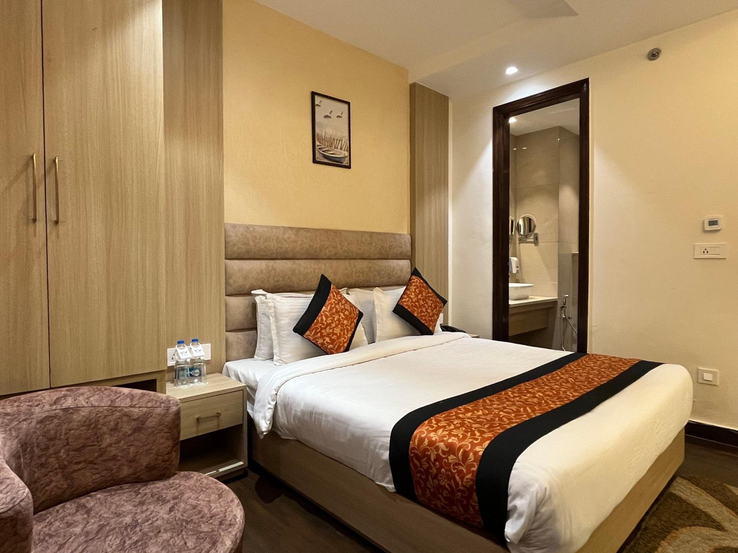 Deluxe Room - Photo 14