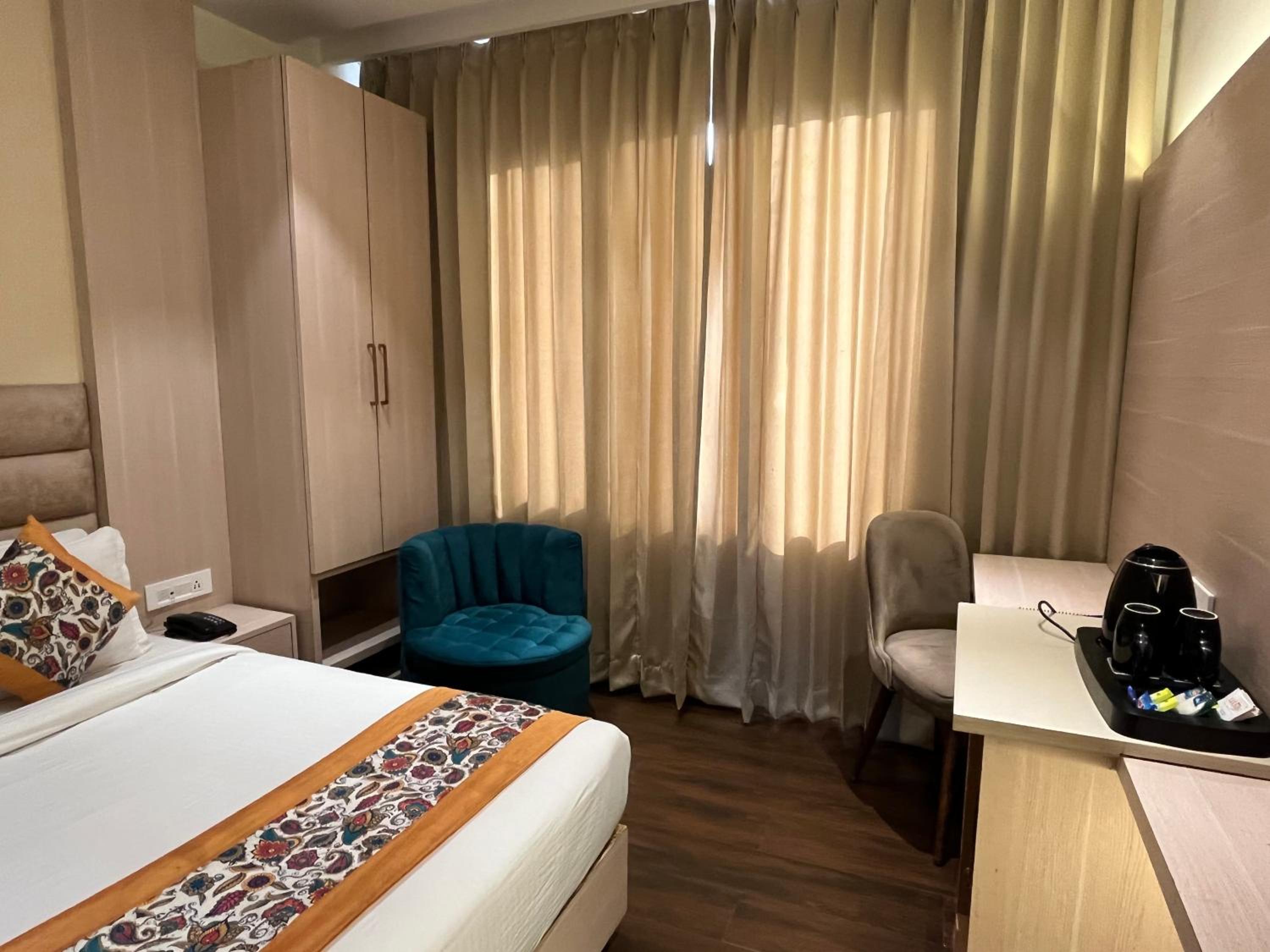 Deluxe Room - Photo 32