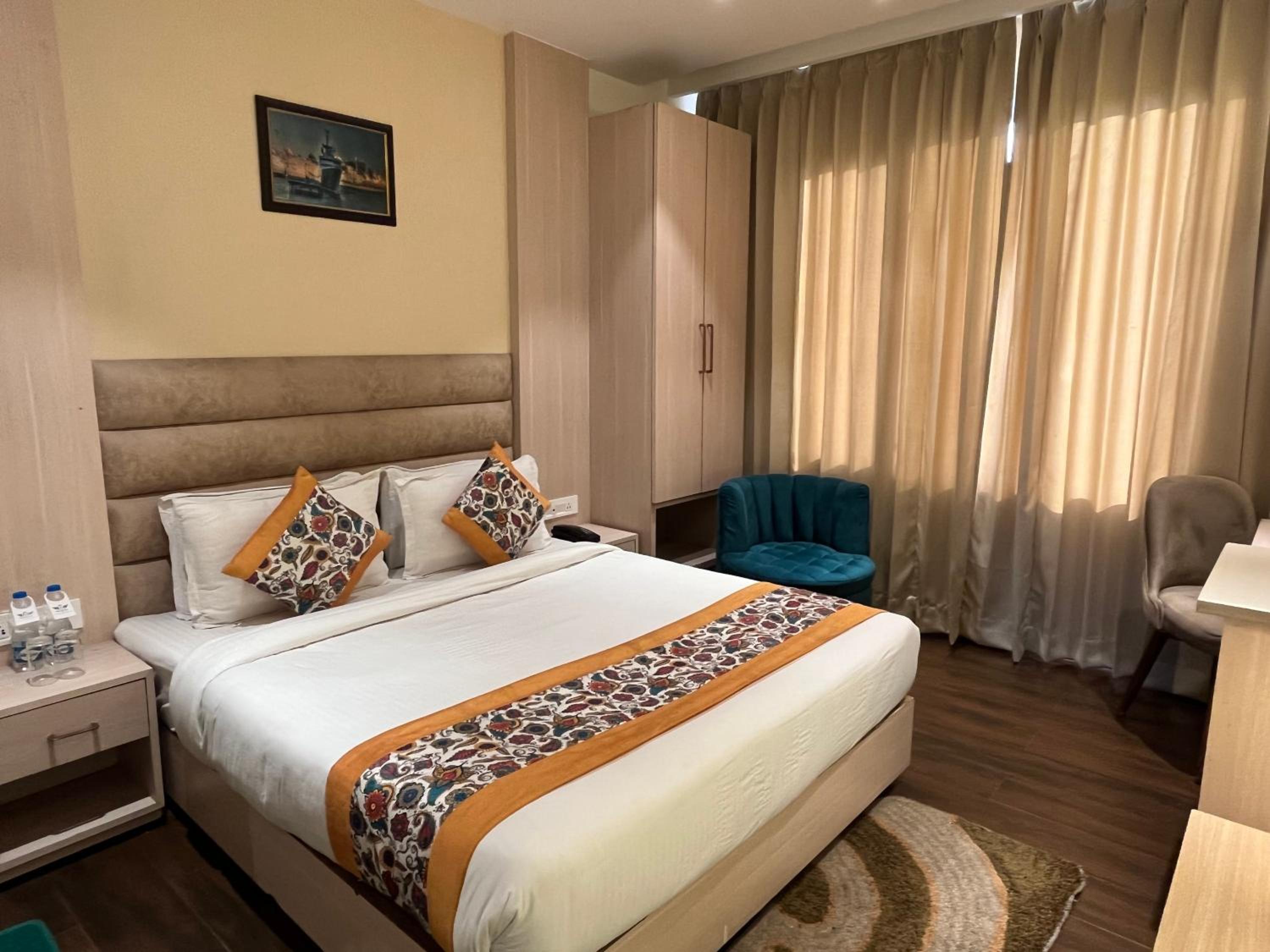 Deluxe Room - Photo 20