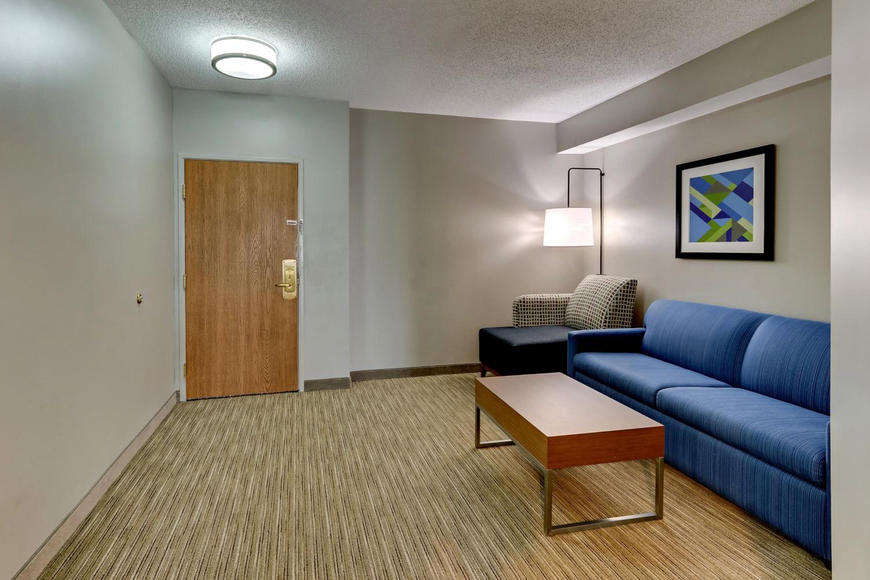 King Suite with Spa Bath - Non-Smoking - Photo 1