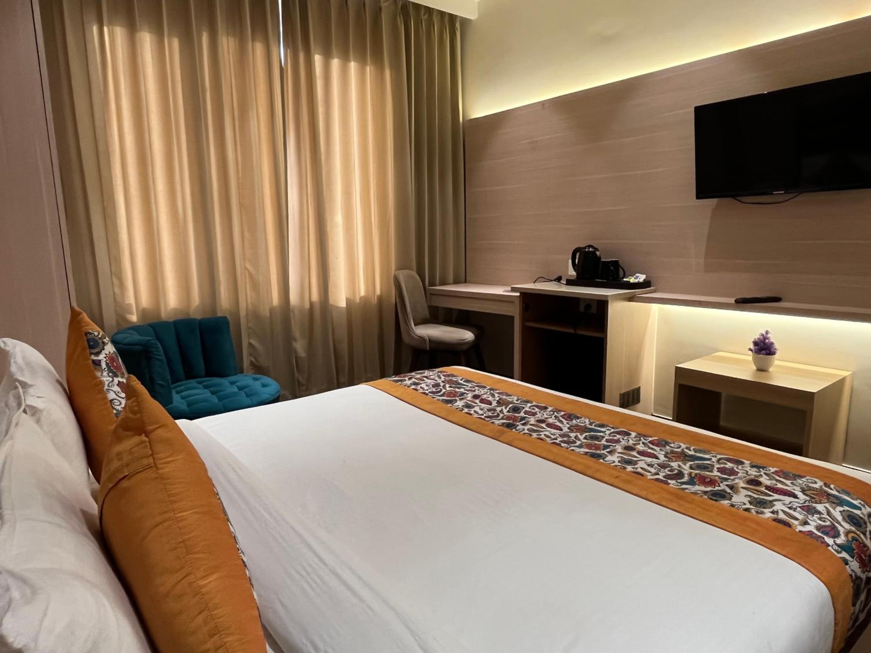 Deluxe Room - Photo 35