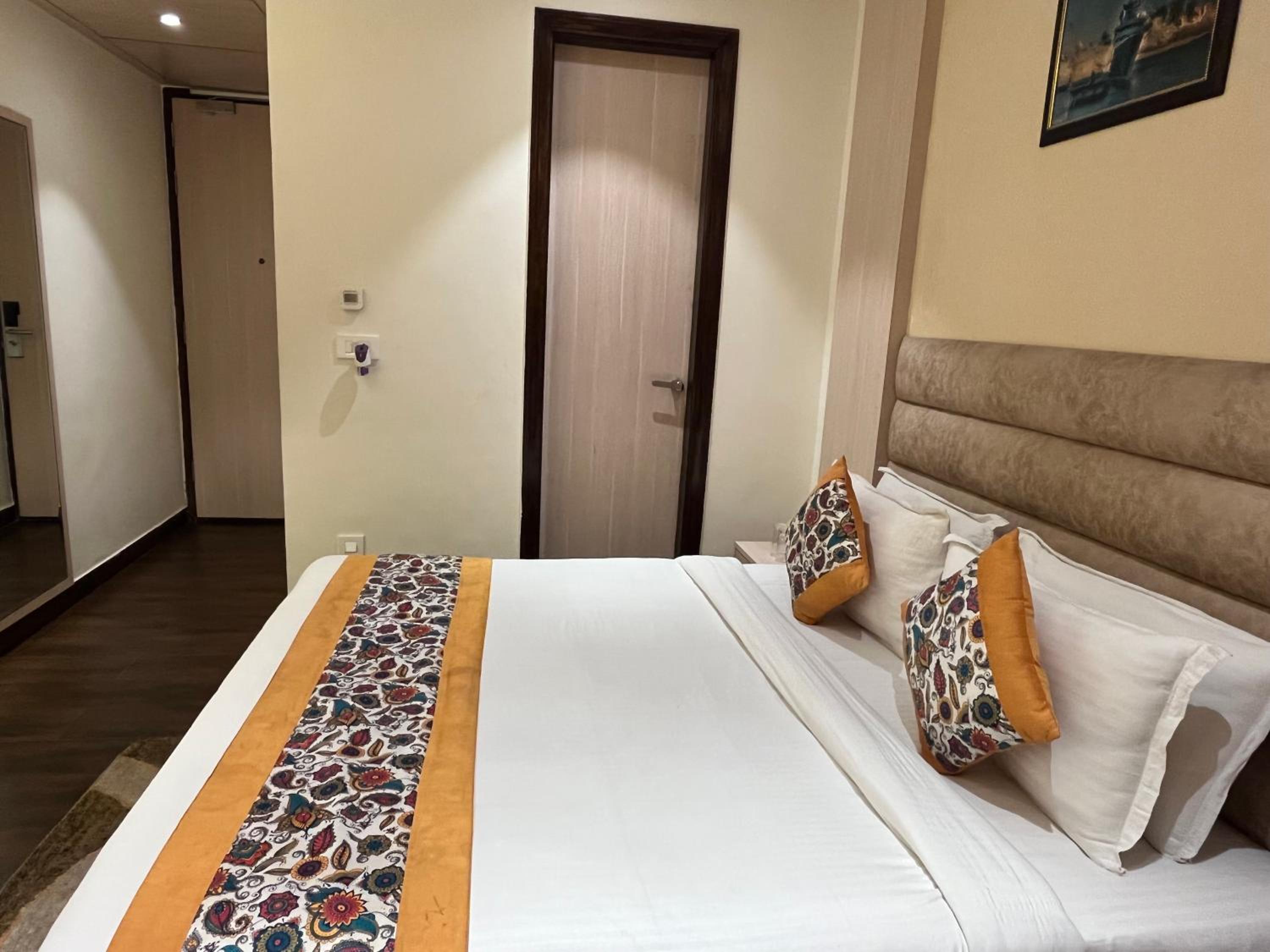 Deluxe Room - Photo 23