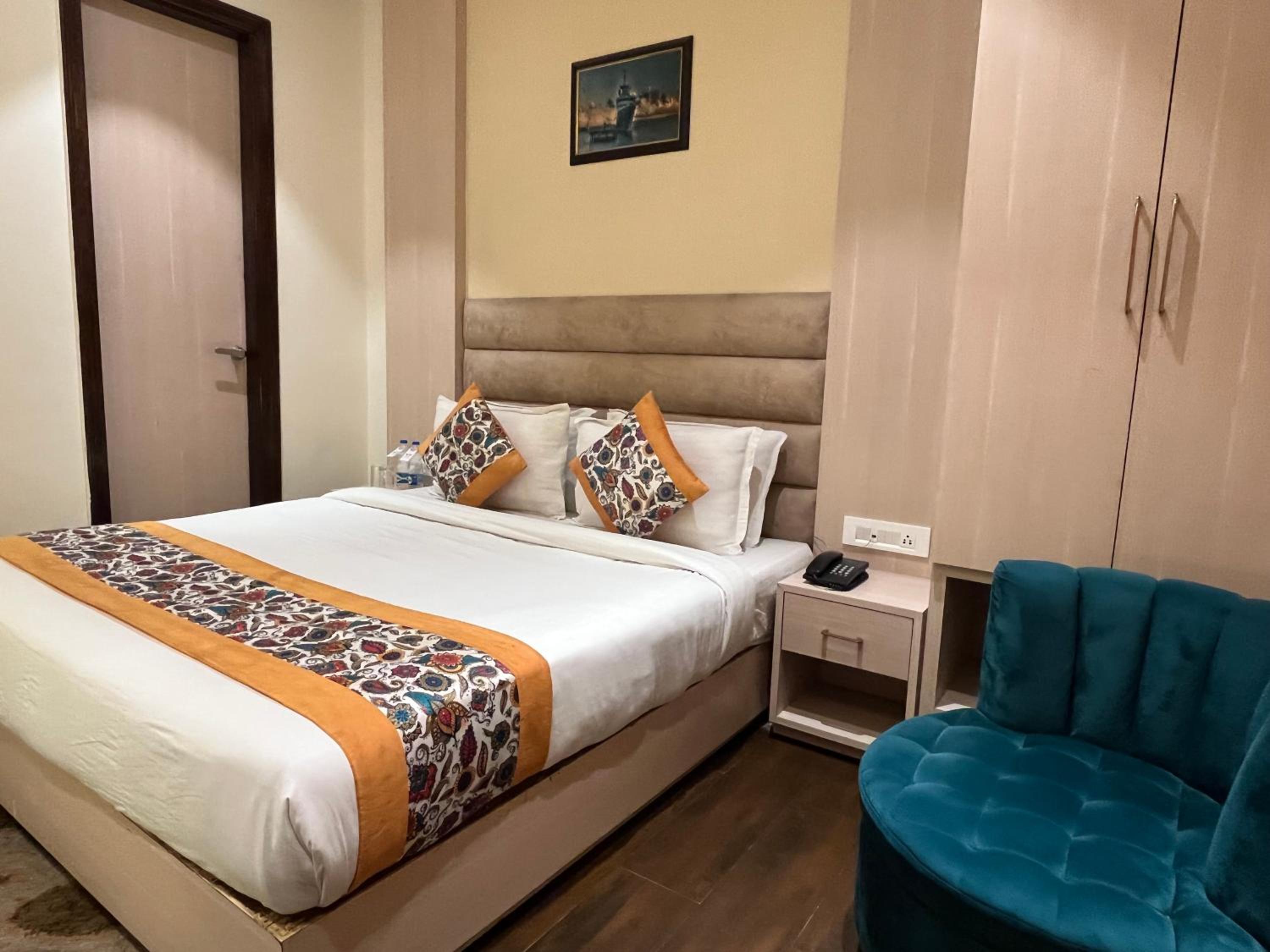 Deluxe Room - Photo 24
