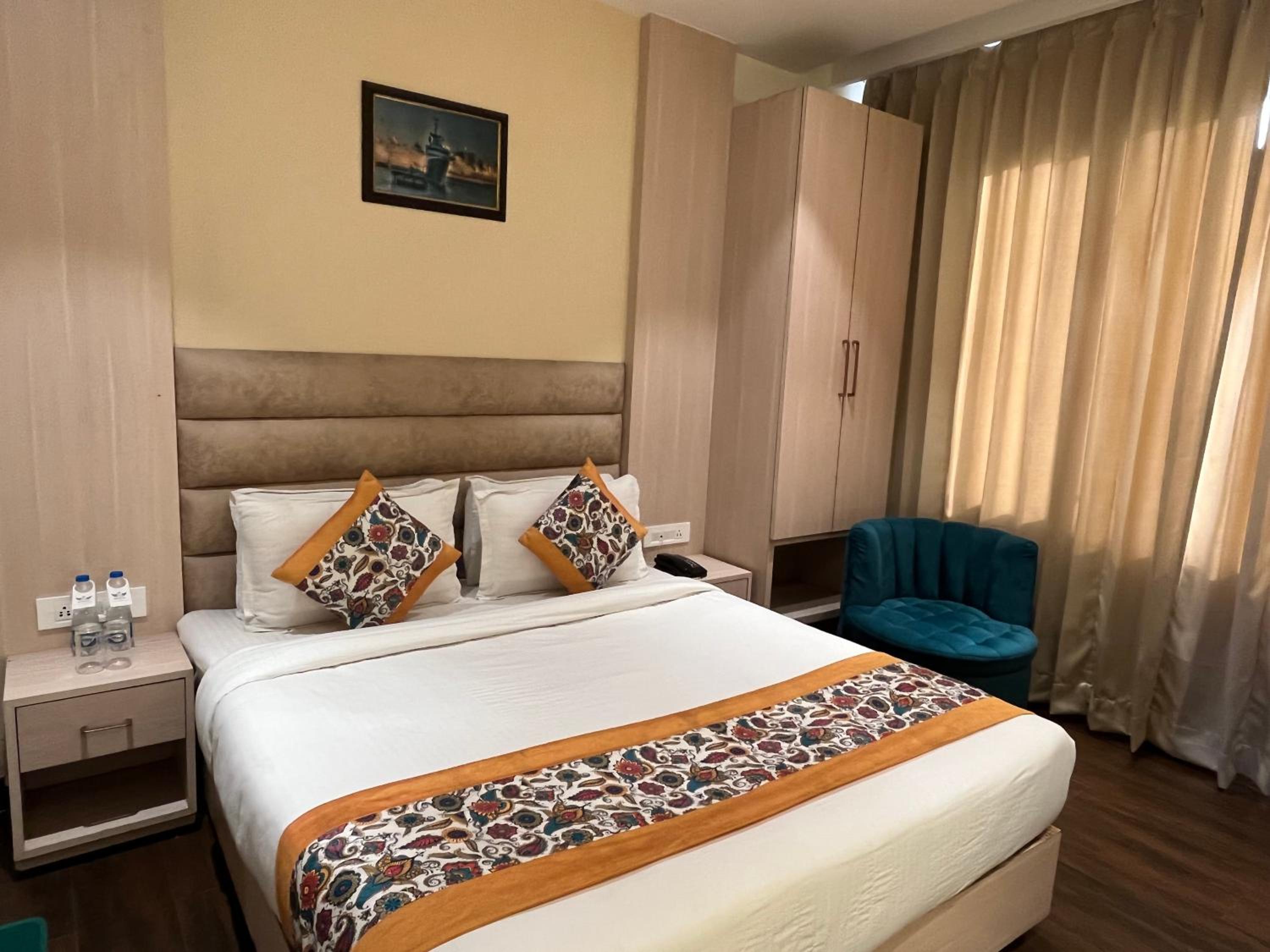Deluxe Room - Photo 7