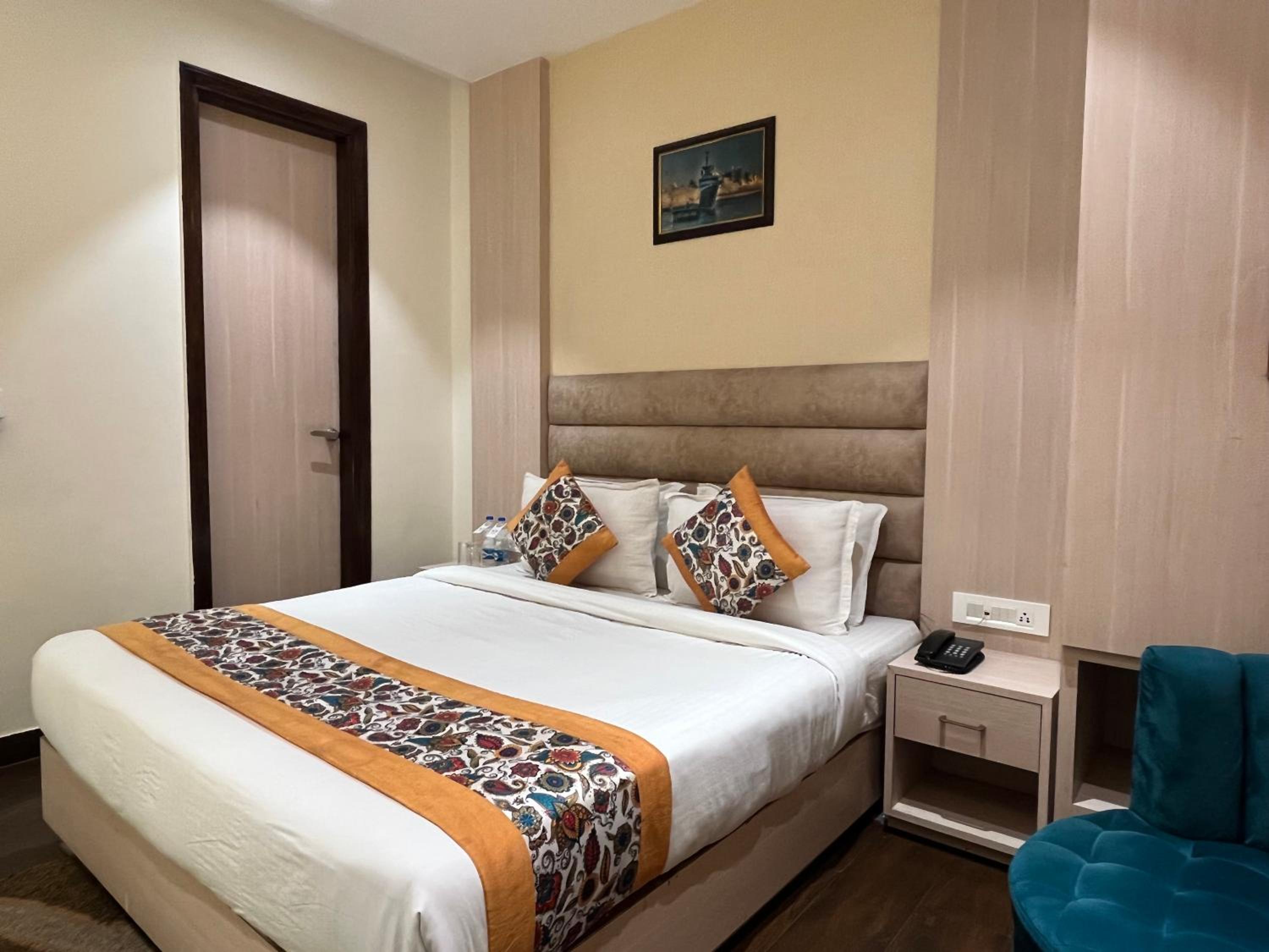 Deluxe Room - Photo 25