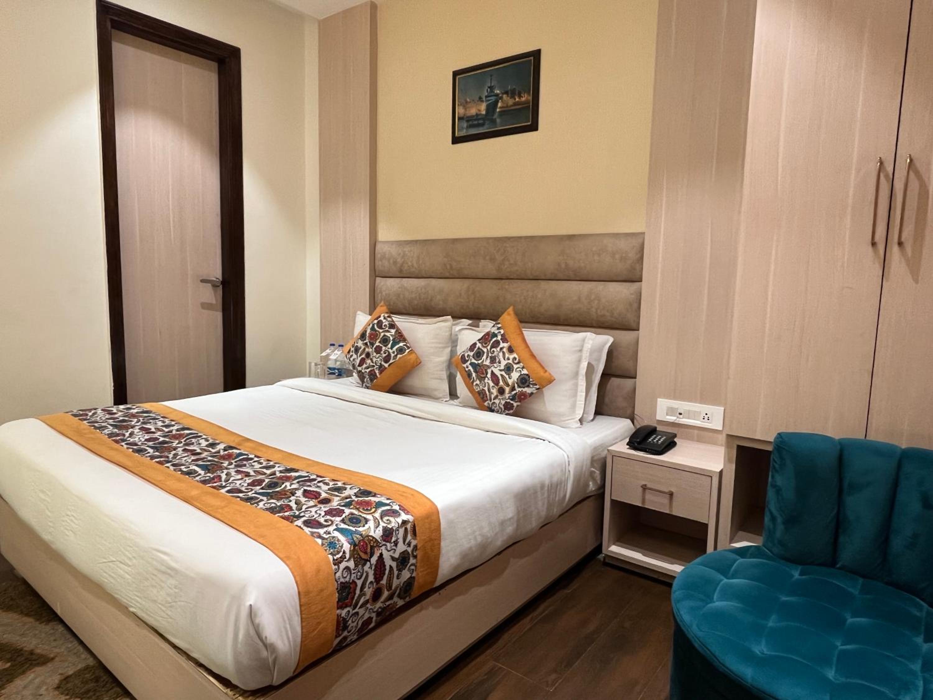 Deluxe Room - Photo 5