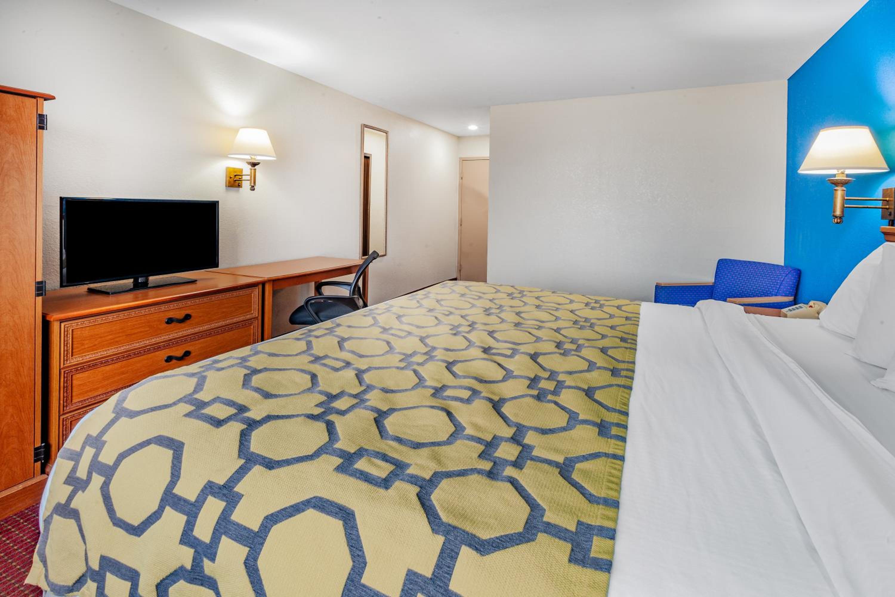 King Room - Non-Smoking - Photo 1